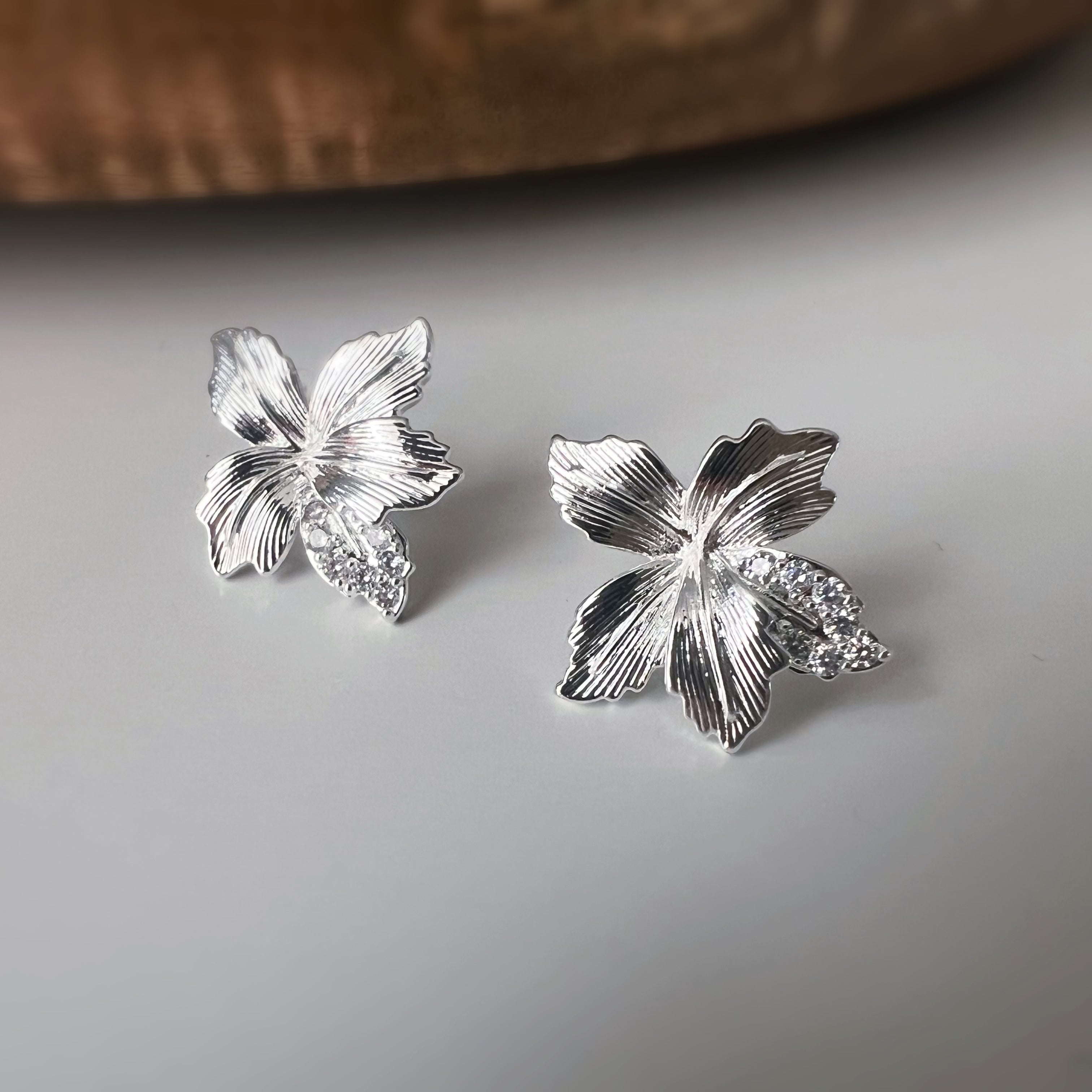Rhinestone luminous maple leaf ear clips