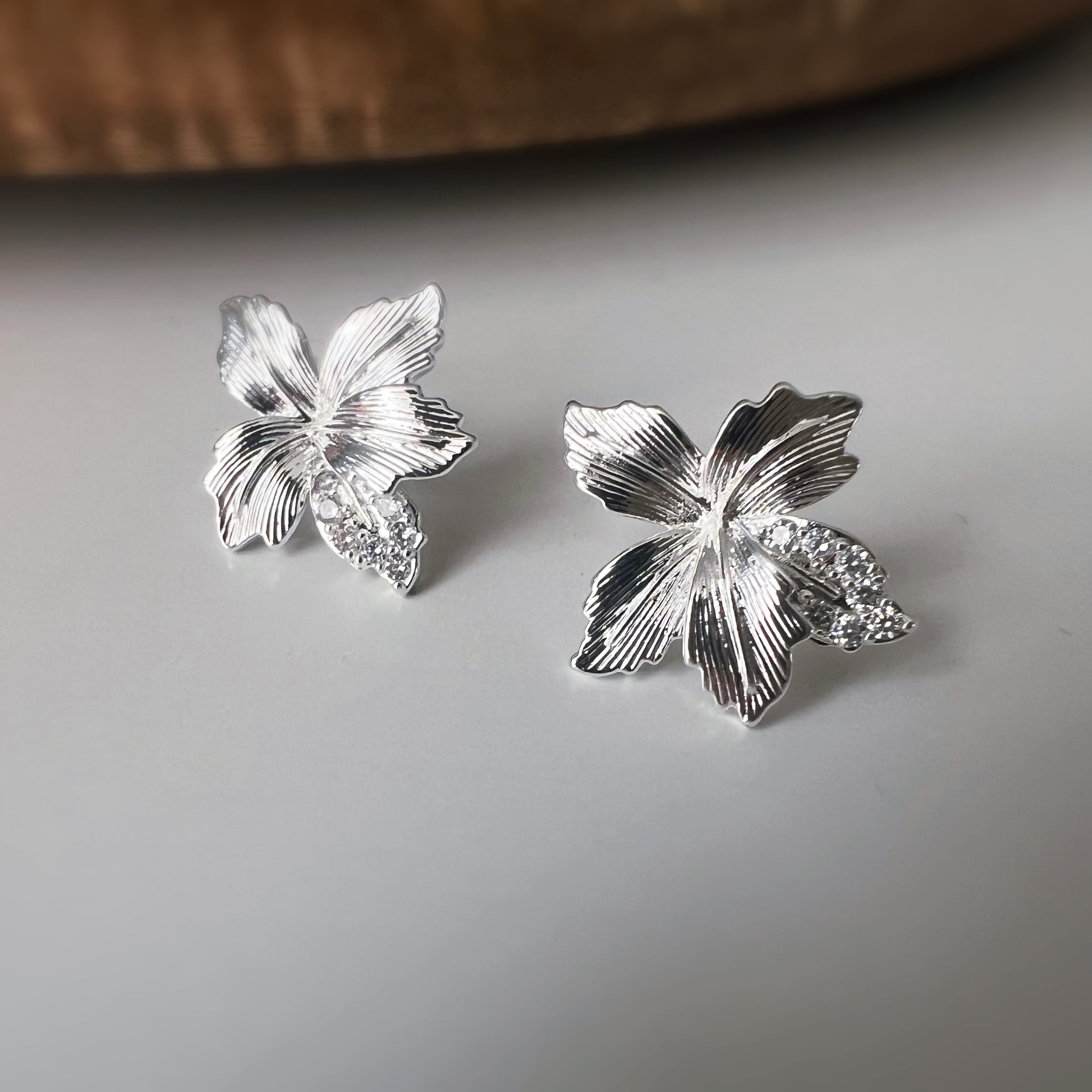 Rhinestone luminous maple leaf ear clips