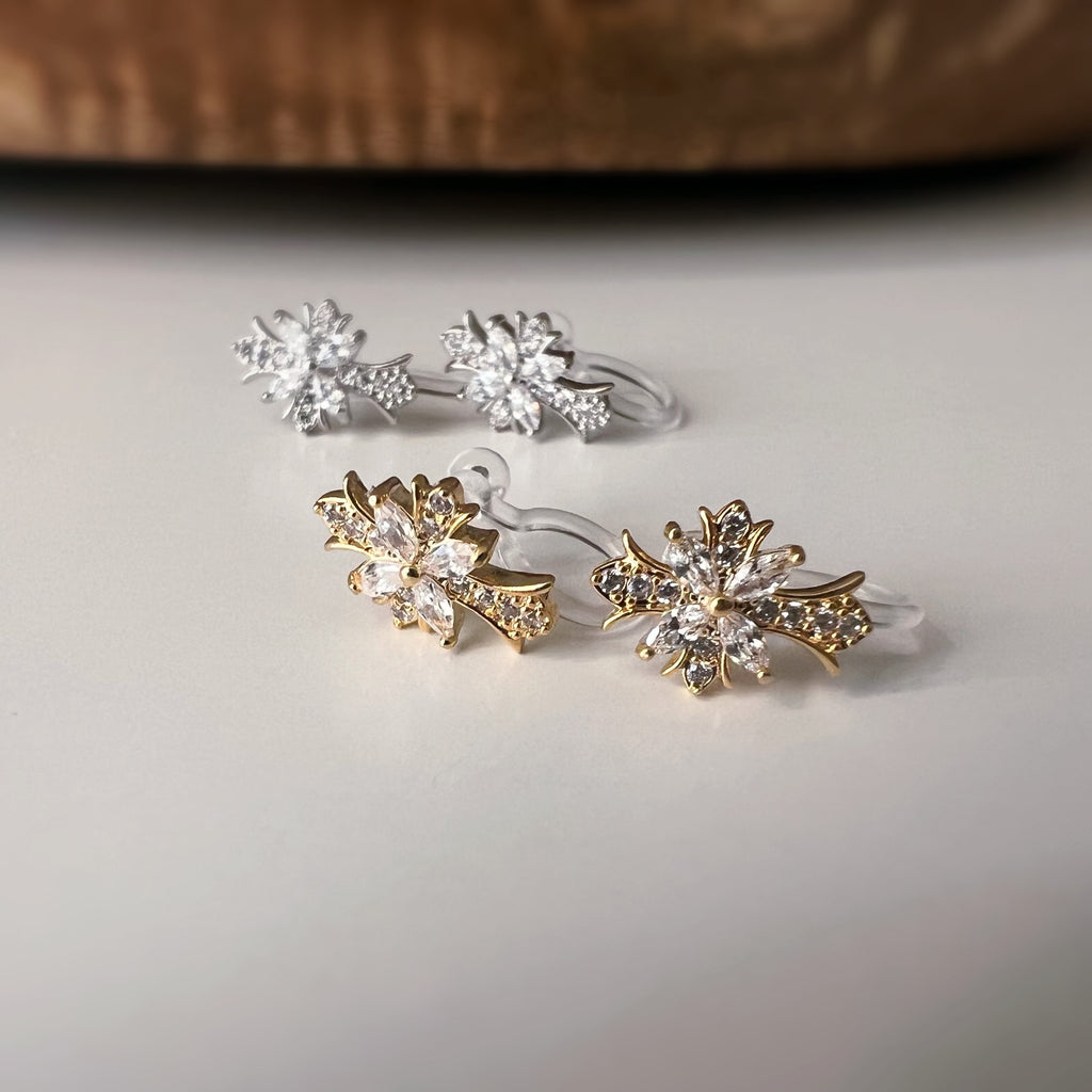 Clips d’oreilles sans perçage croix en strass – or ou argent