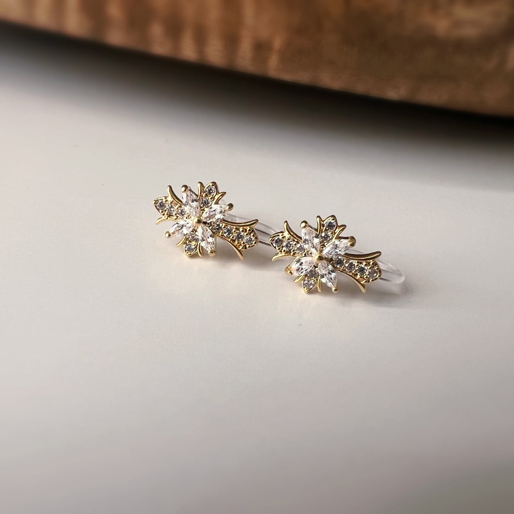Clips d’oreilles sans perçage croix en strass – or ou argent