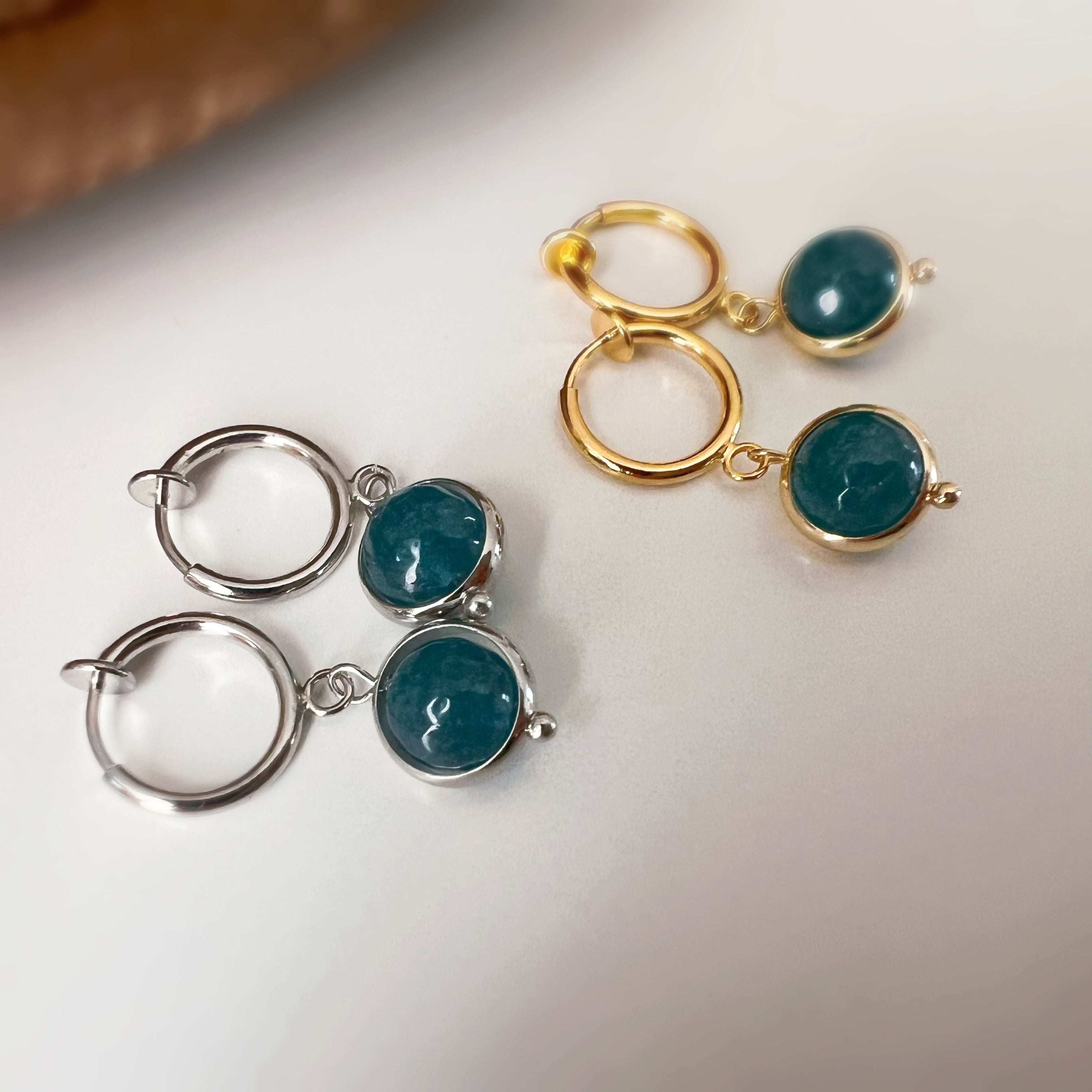 Clips créoles sans perçage avec pendentif bleu pétrole