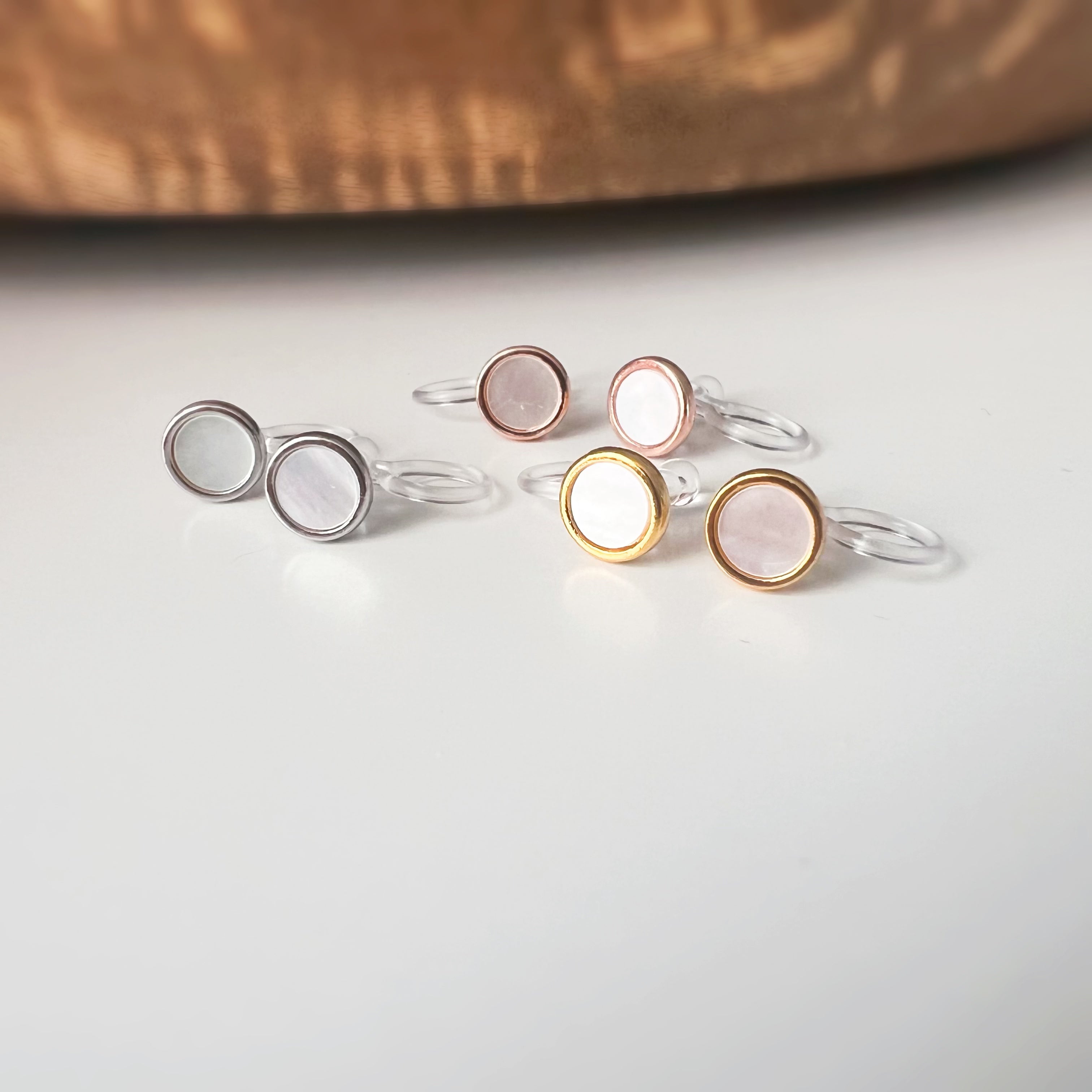 Clips invisibles sans perçage ronds effet nacré – or, argent ou rose