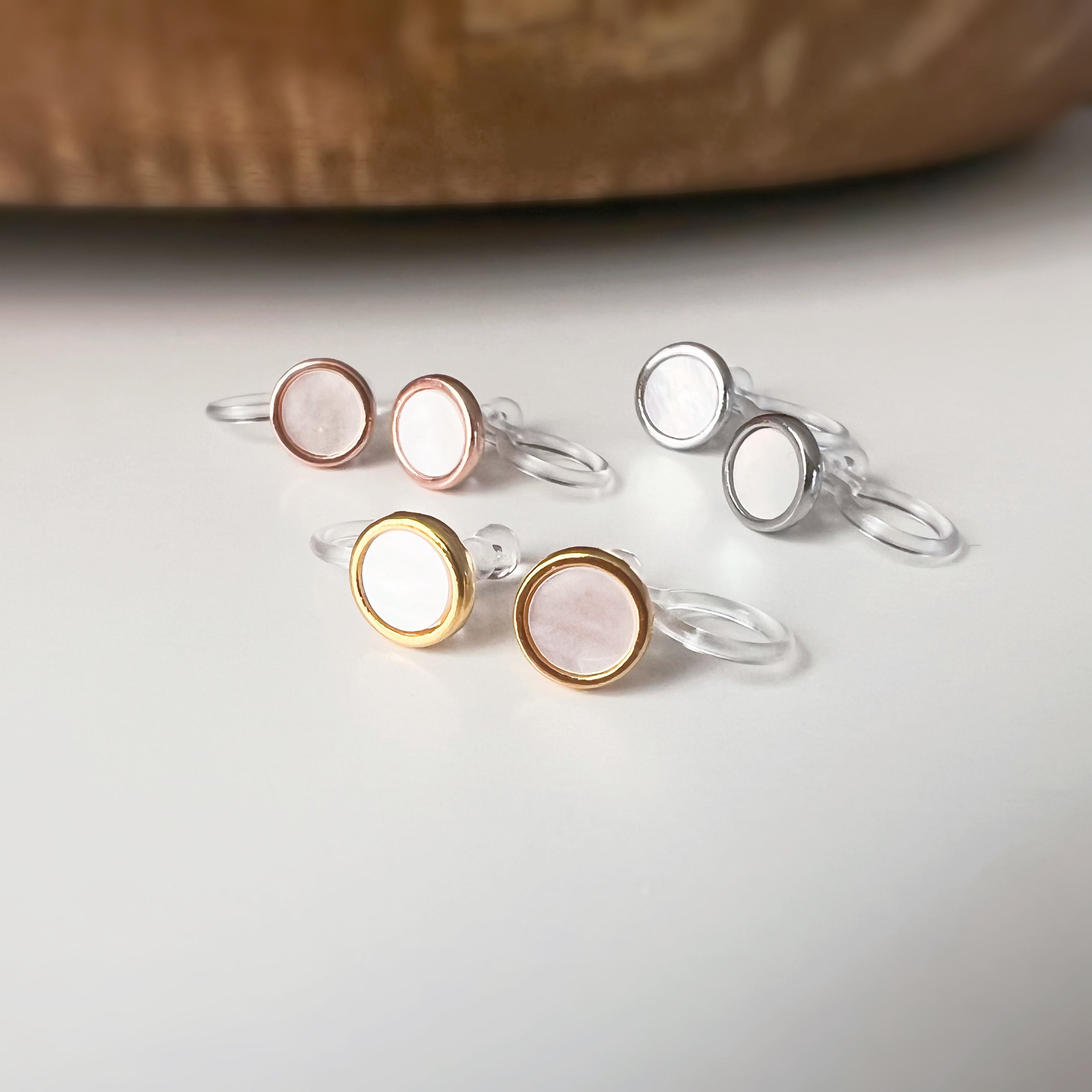 Clips invisibles sans perçage ronds effet nacré – or, argent ou rose