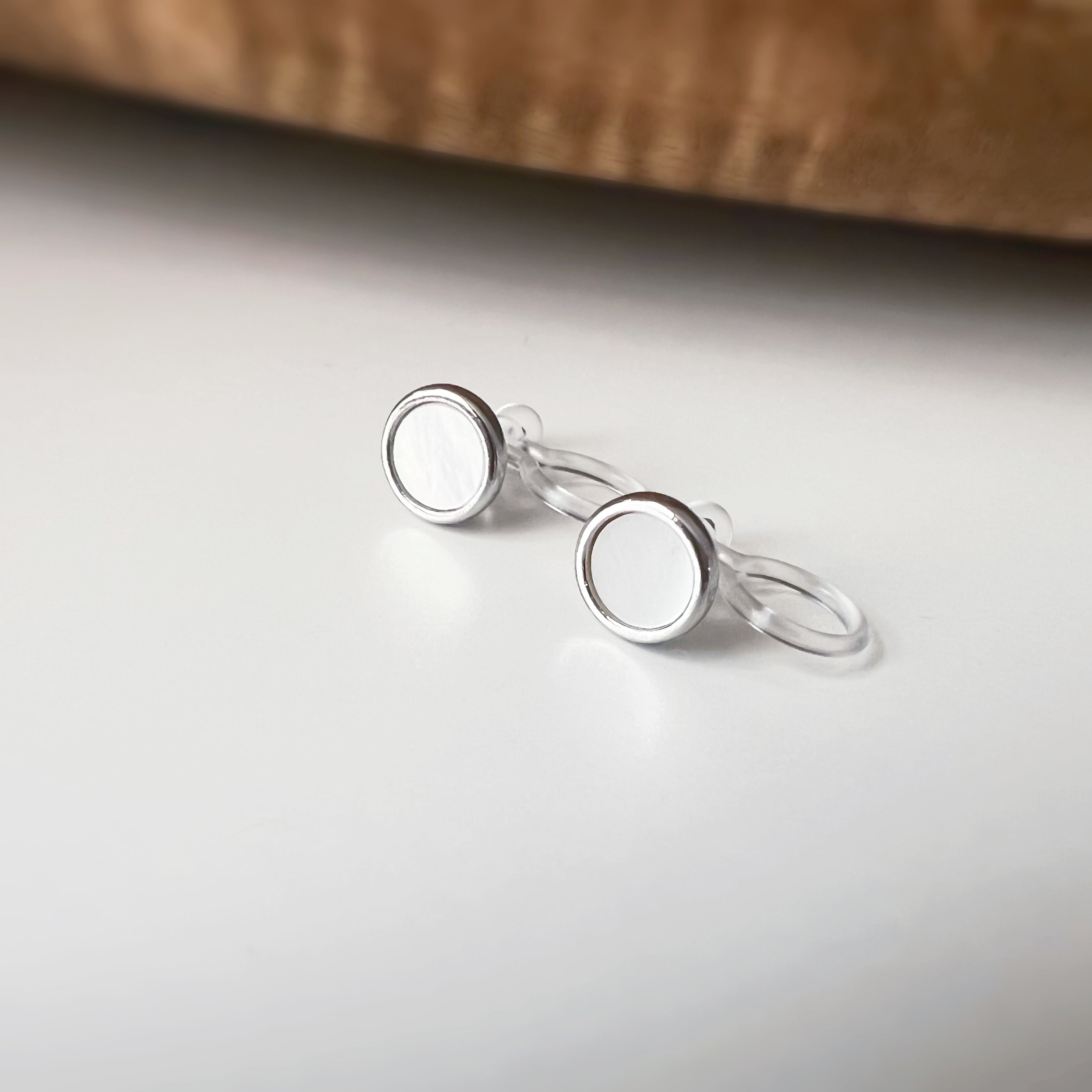 Clips invisibles sans perçage ronds effet nacré – or, argent ou rose