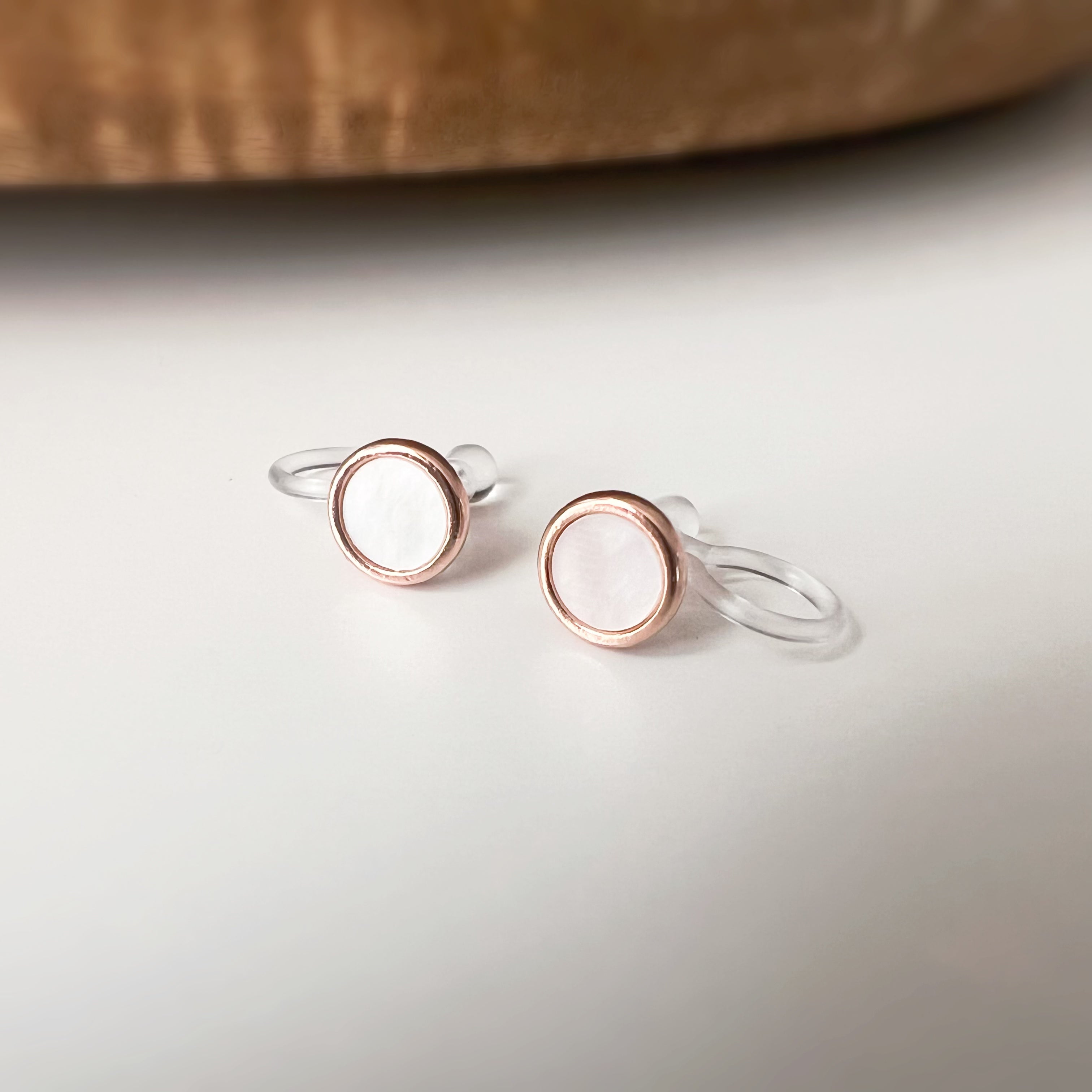 Clips invisibles sans perçage ronds effet nacré – or, argent ou rose