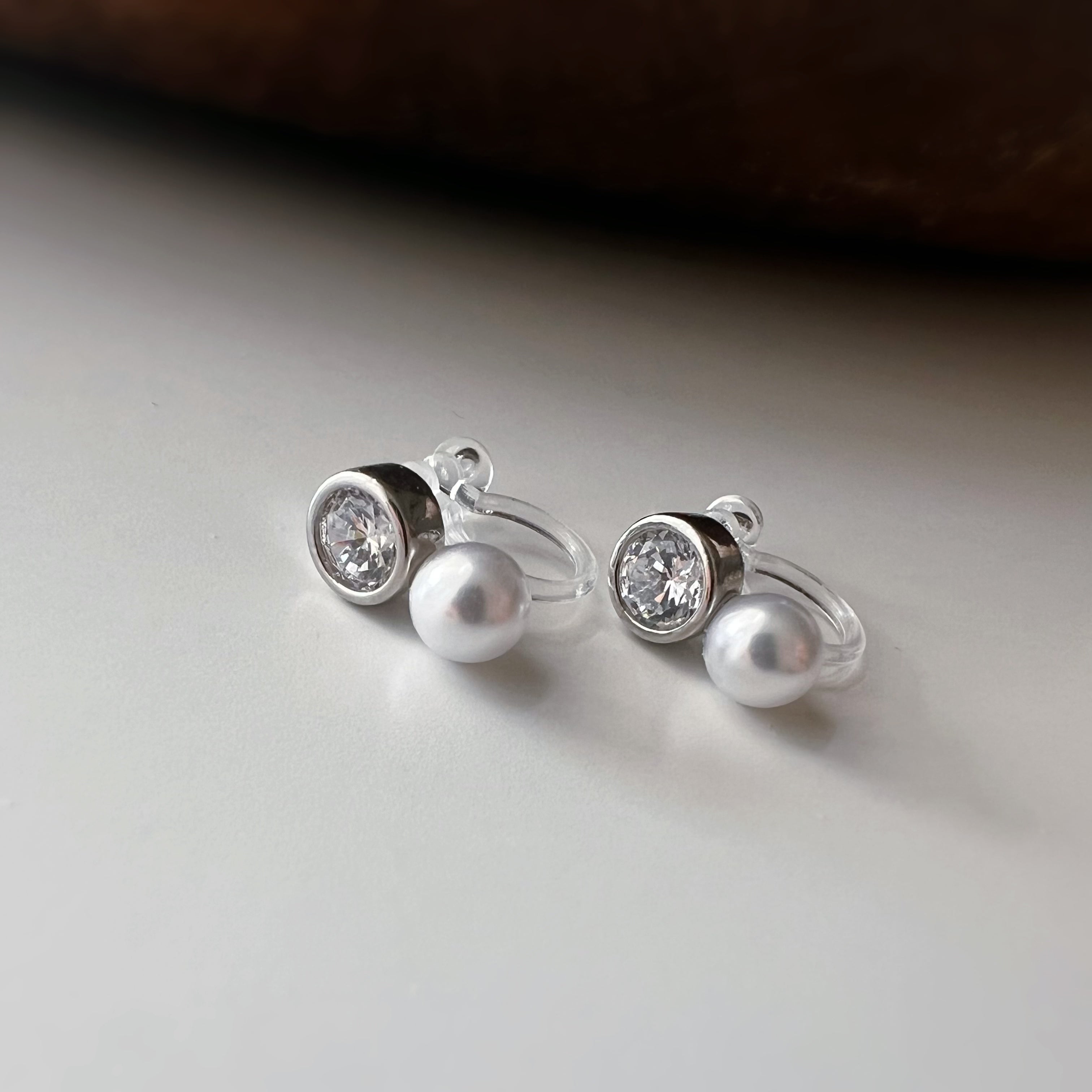 Mini white mother-of-pearl rhinestone pearl ear clips