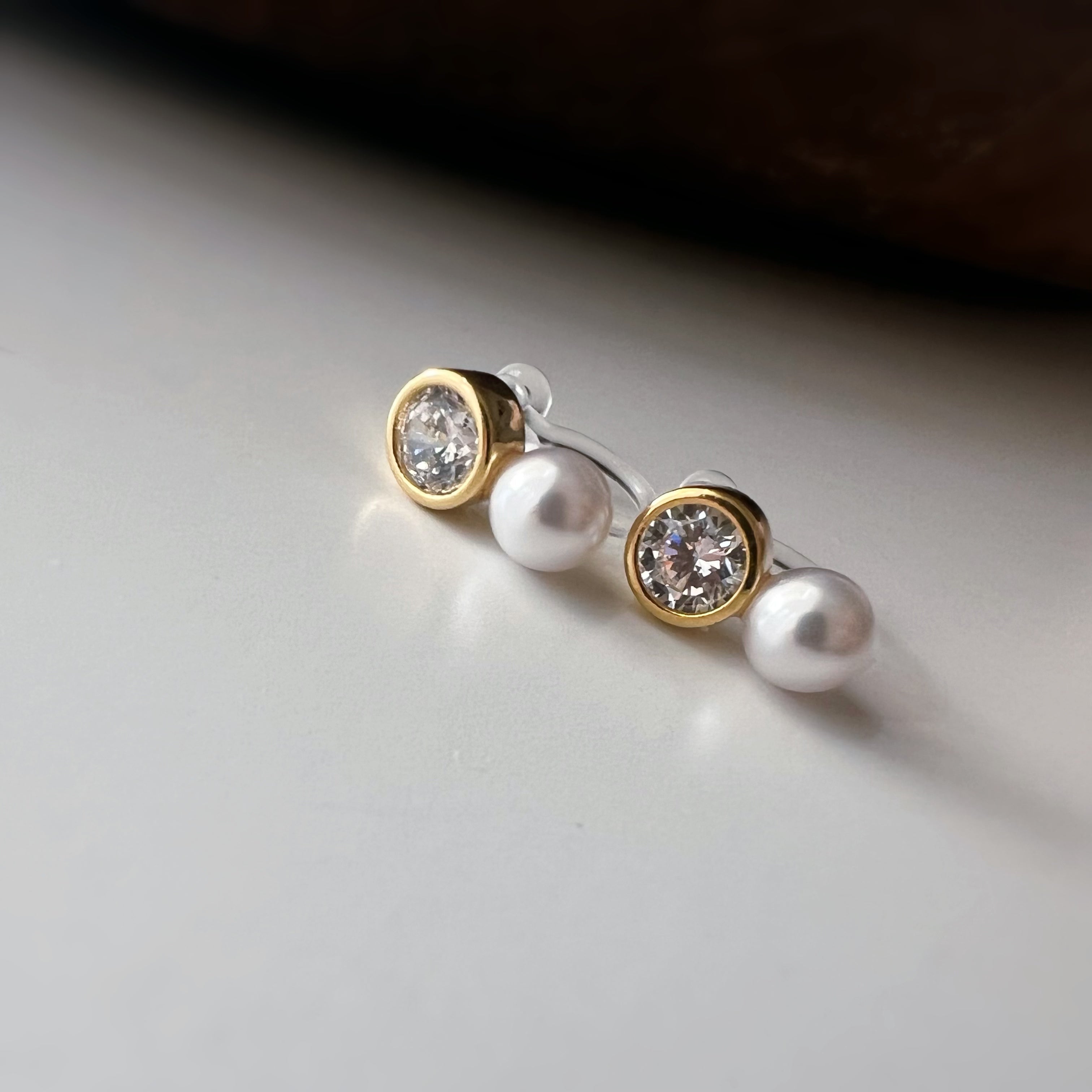 Mini white mother-of-pearl rhinestone pearl ear clips