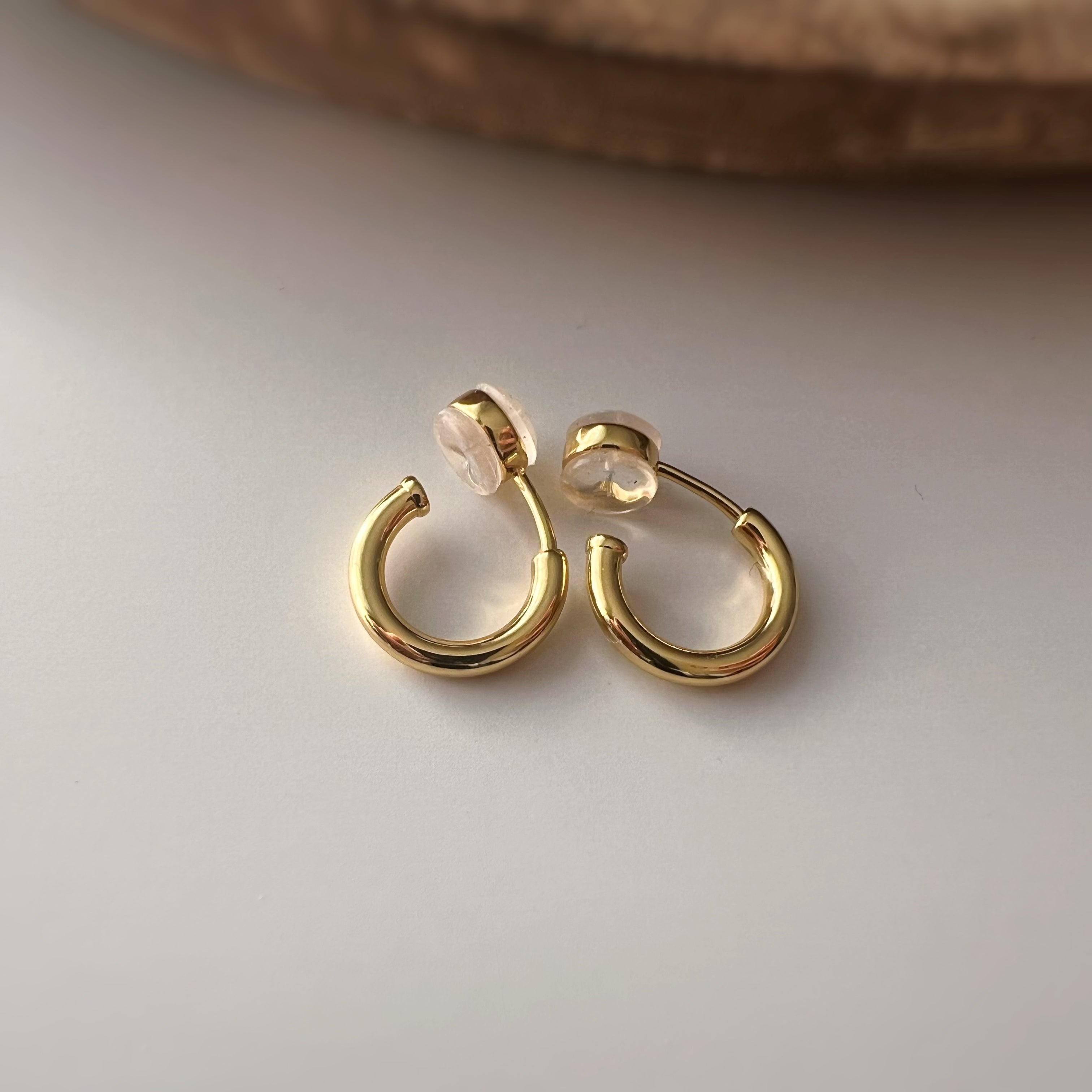 Clips d’oreilles anneaux minimalistes couleur argent / or
