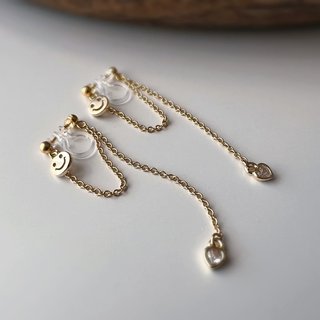 Clips d’oreilles smiley chaîne pendante