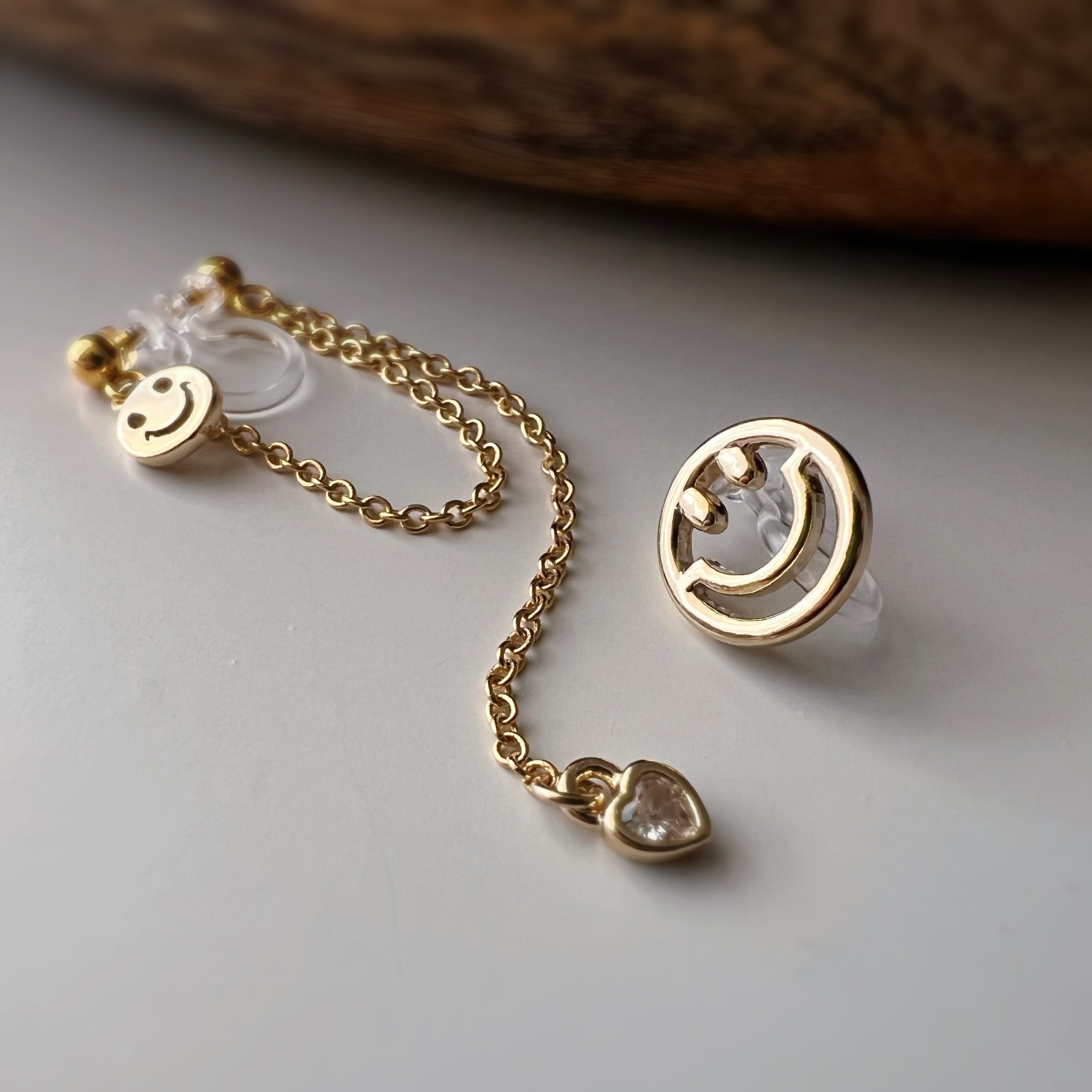 Clips d’oreilles asymétriques smiley