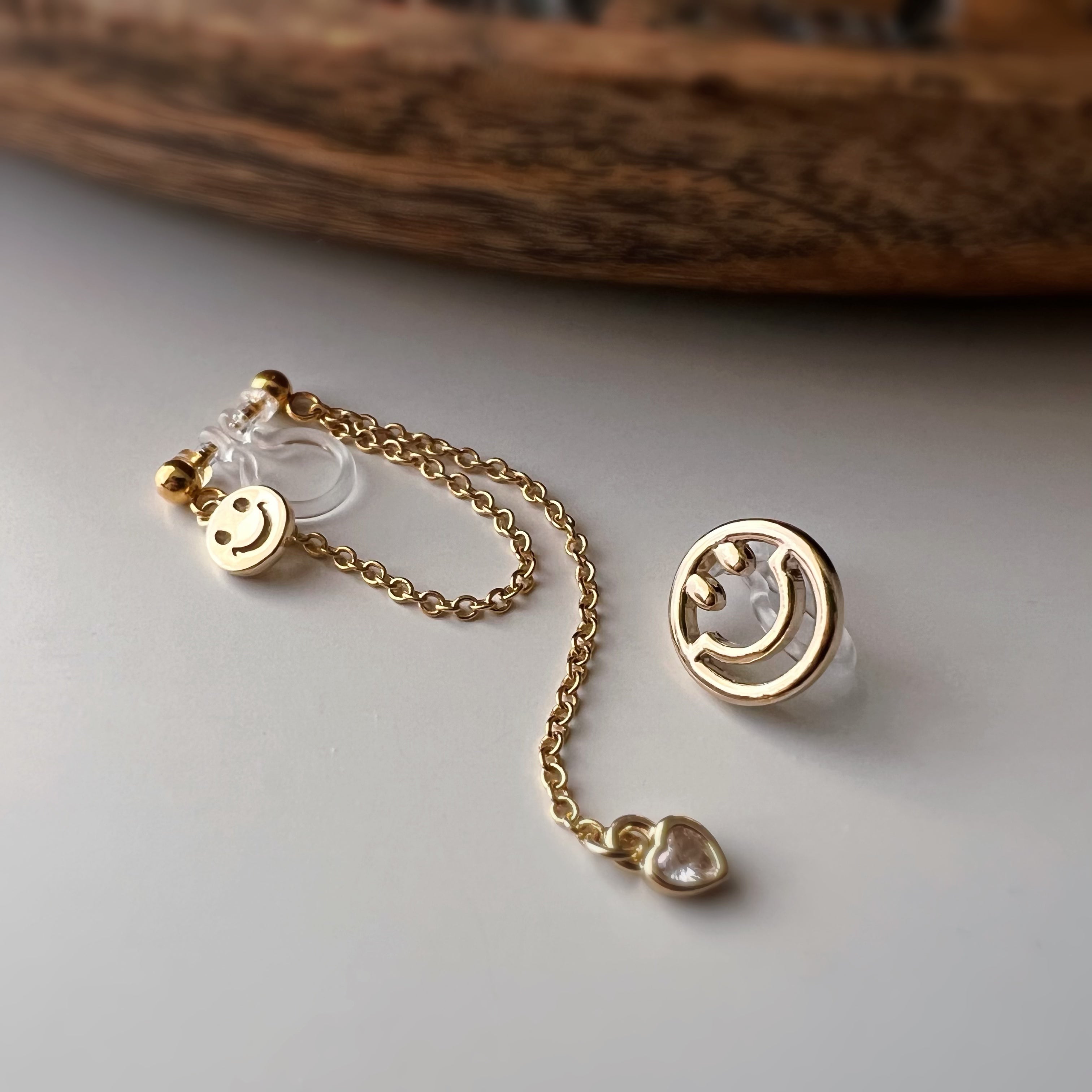 Clips d’oreilles asymétriques smiley