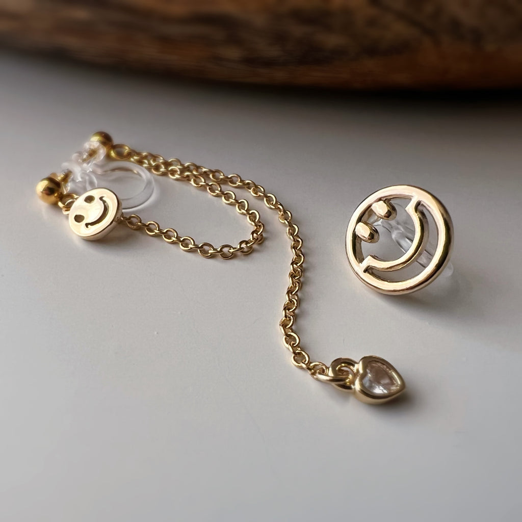Clips d’oreilles asymétriques smiley