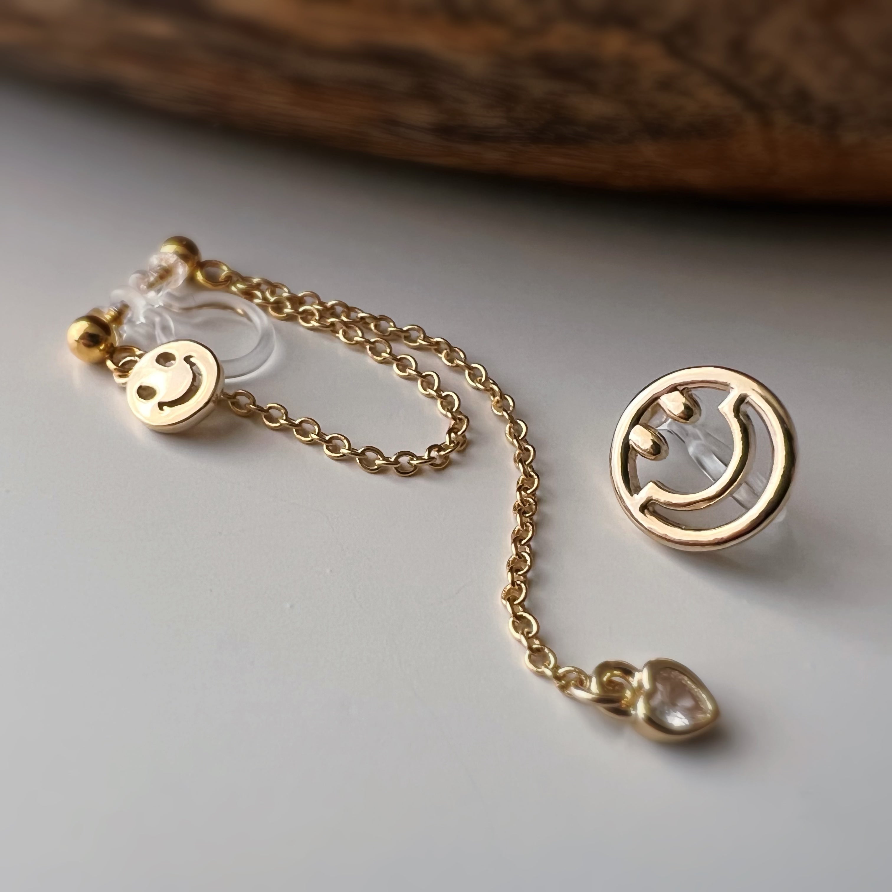 Clips d’oreilles asymétriques smiley