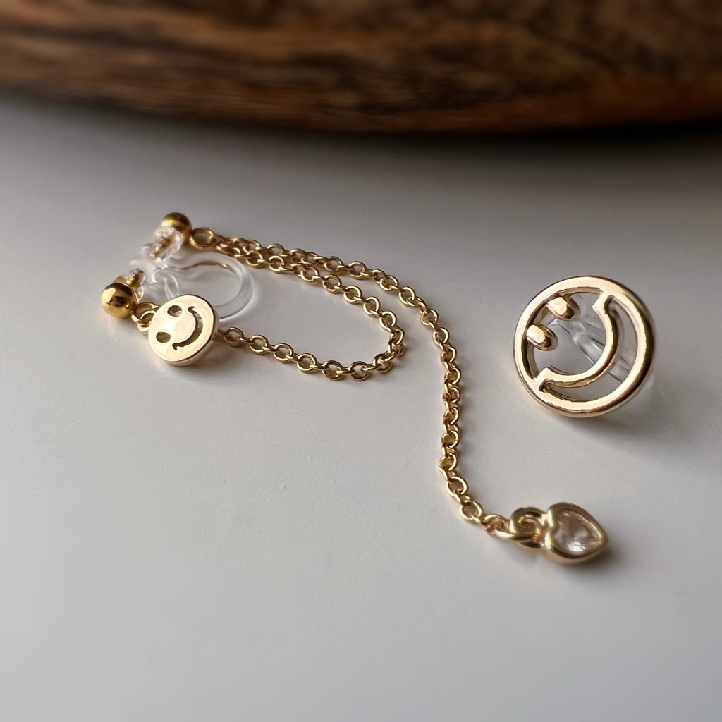 Clips d’oreilles asymétriques smiley