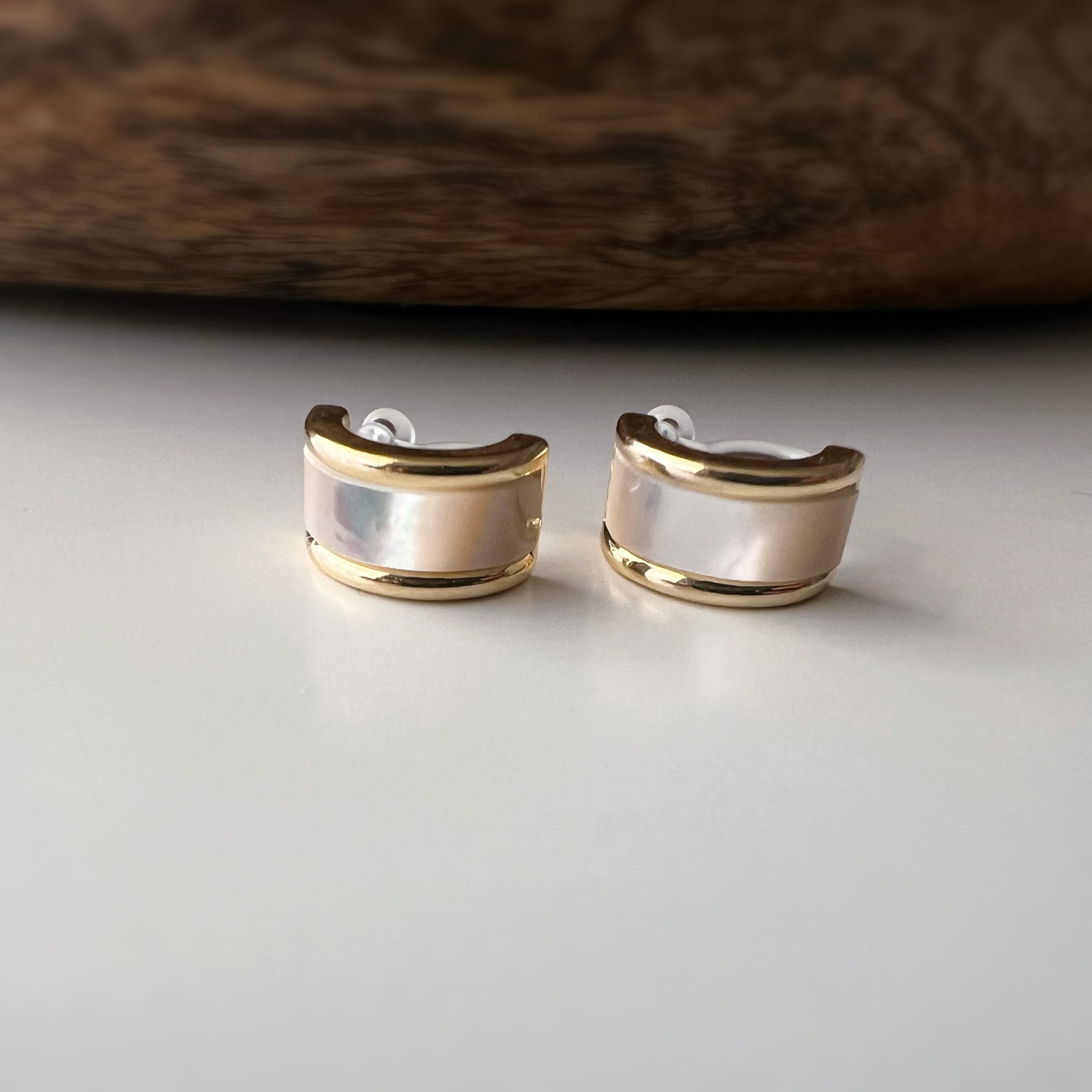 Clips d’oreilles anneau nacre blanche