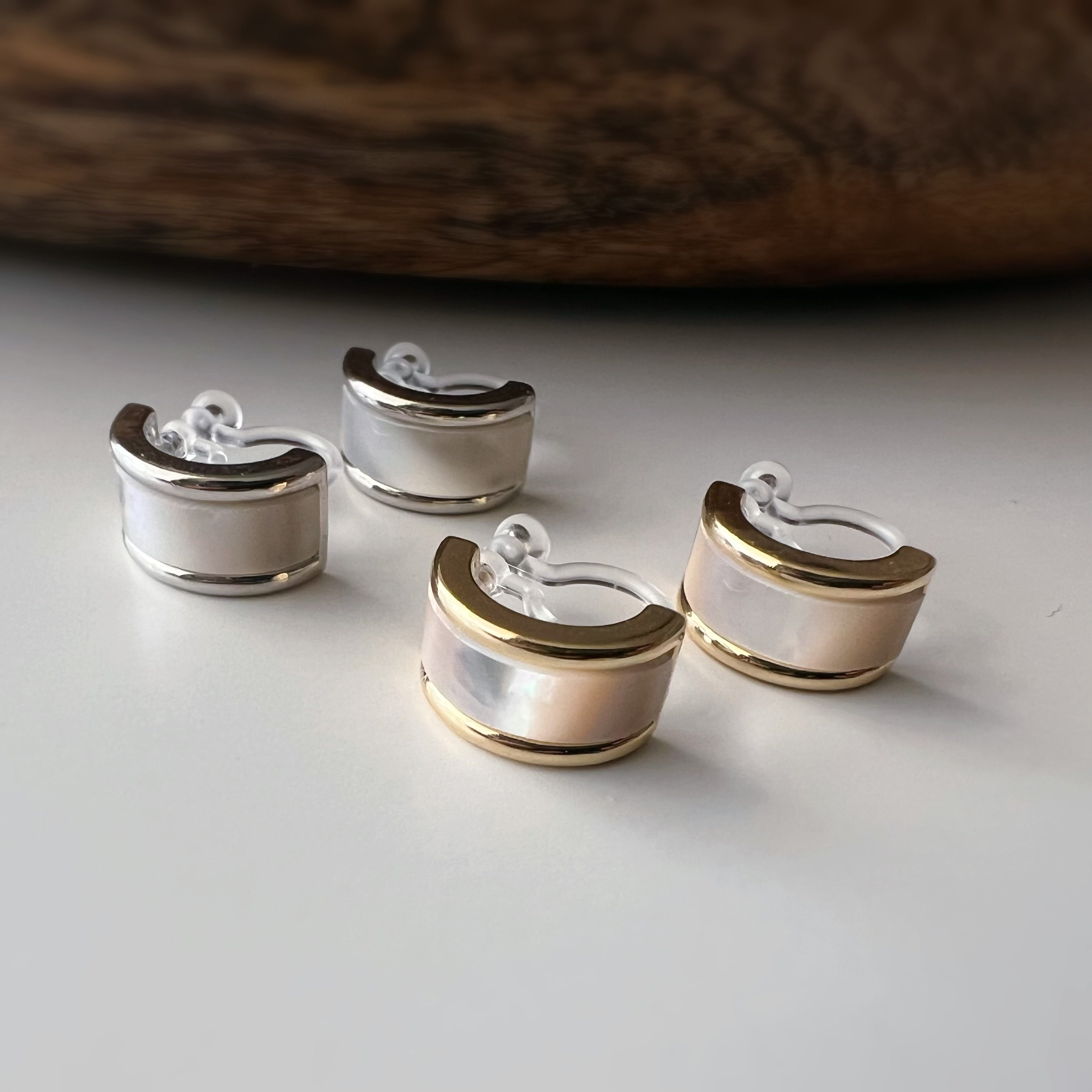 Clips d’oreilles anneau nacre blanche