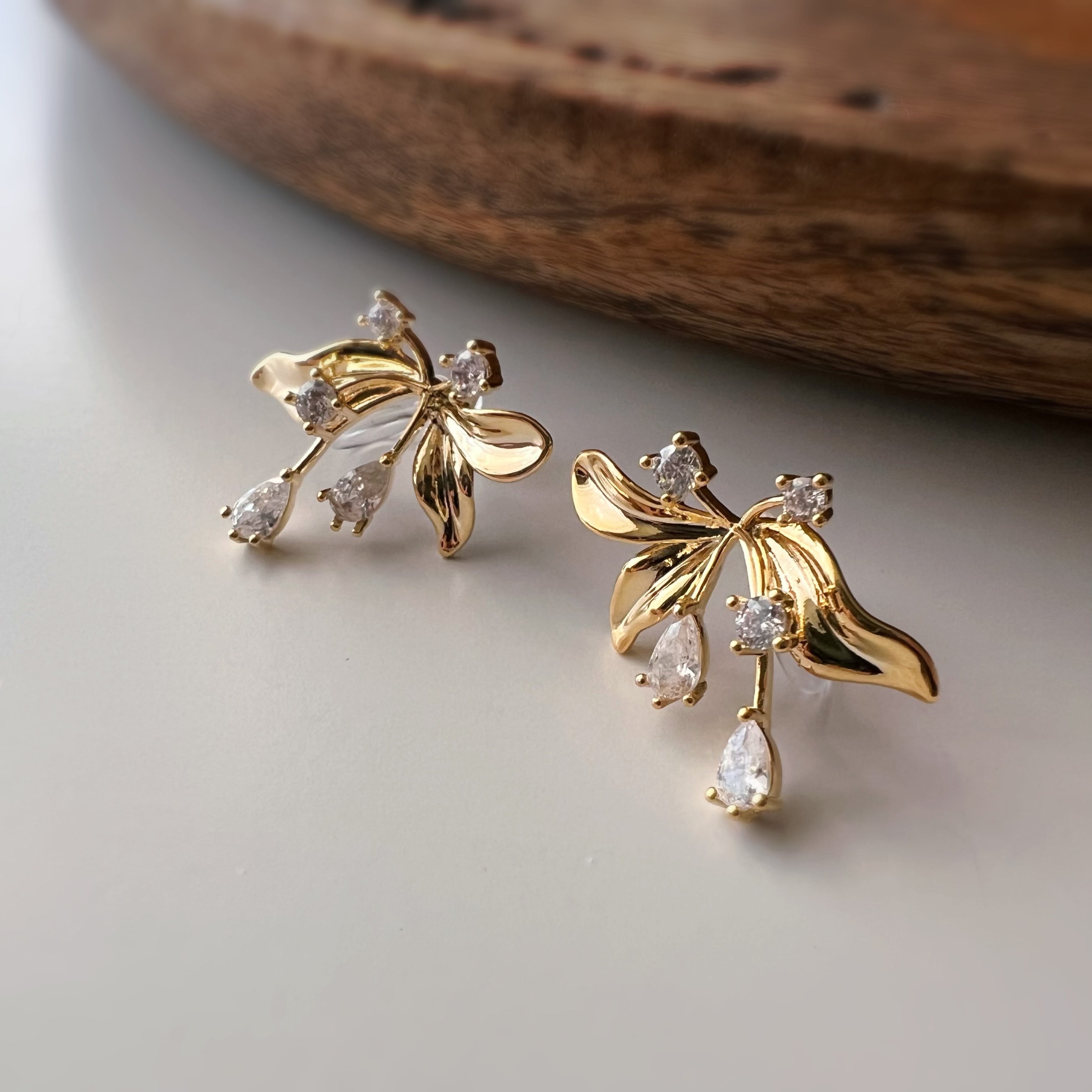 Clips d’oreilles fleur abstraite Style artistique