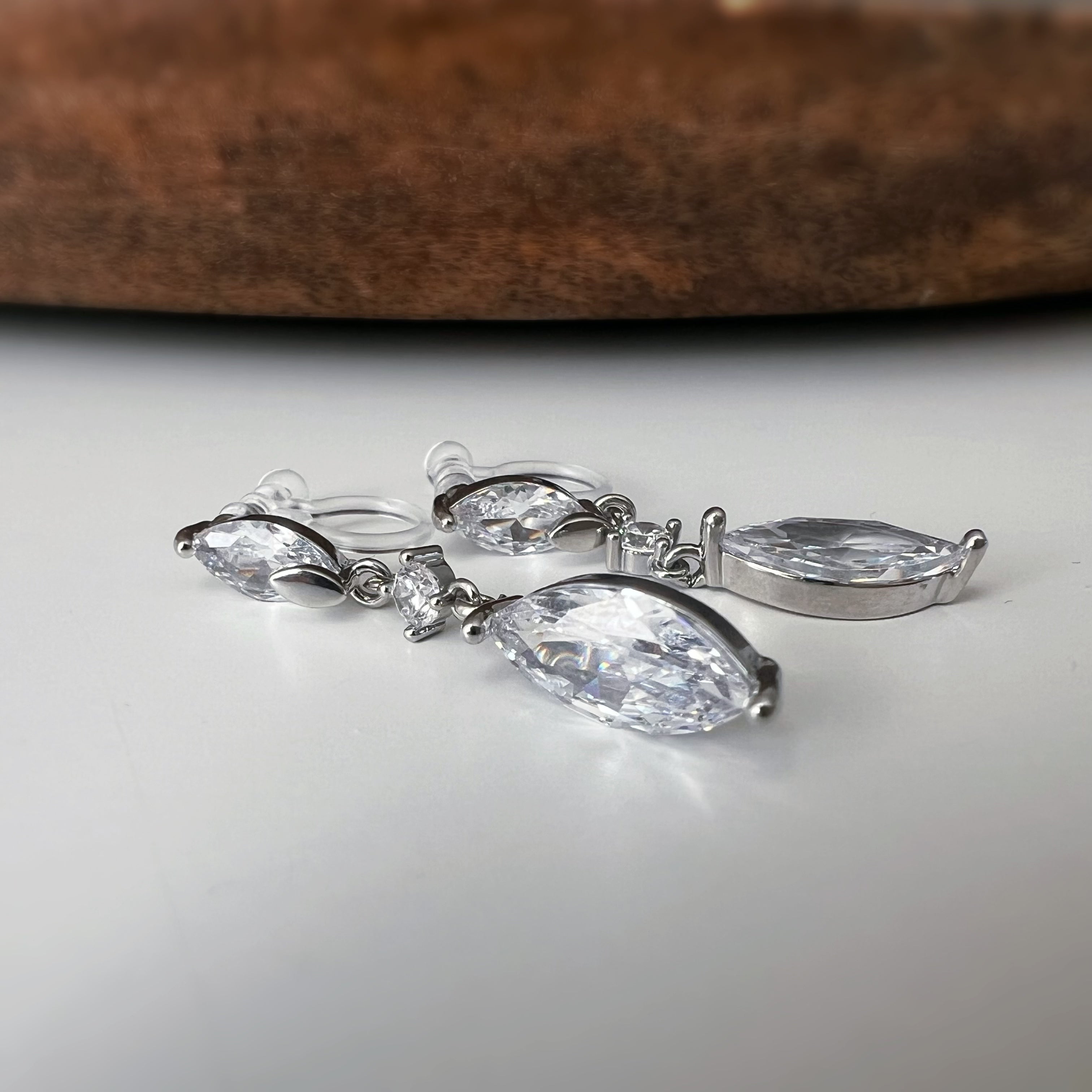 Clips d'oreilles goutte zircon pendante