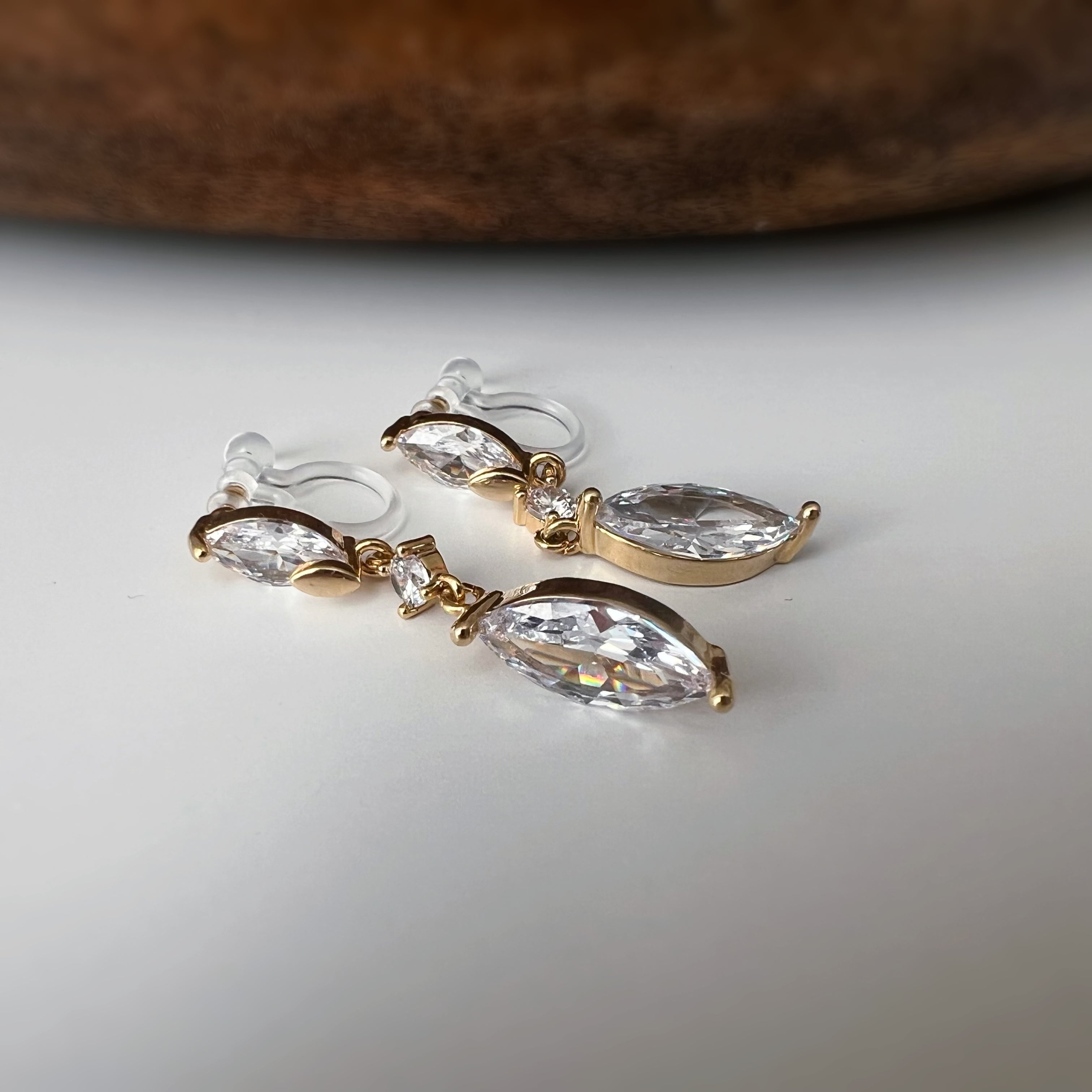 Clips d'oreilles goutte zircon pendante