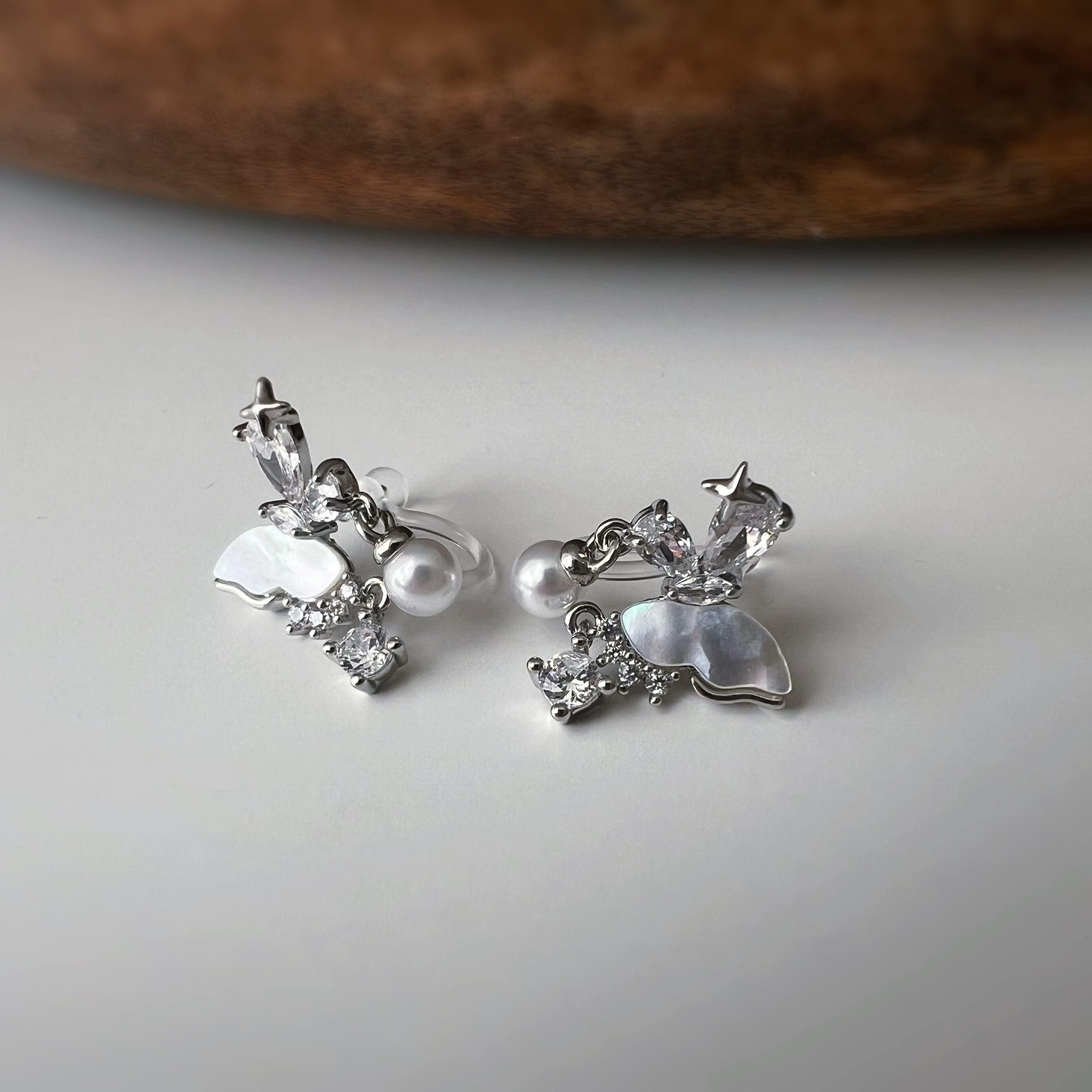 Clips d’oreilles papillon & étoiles nacrées