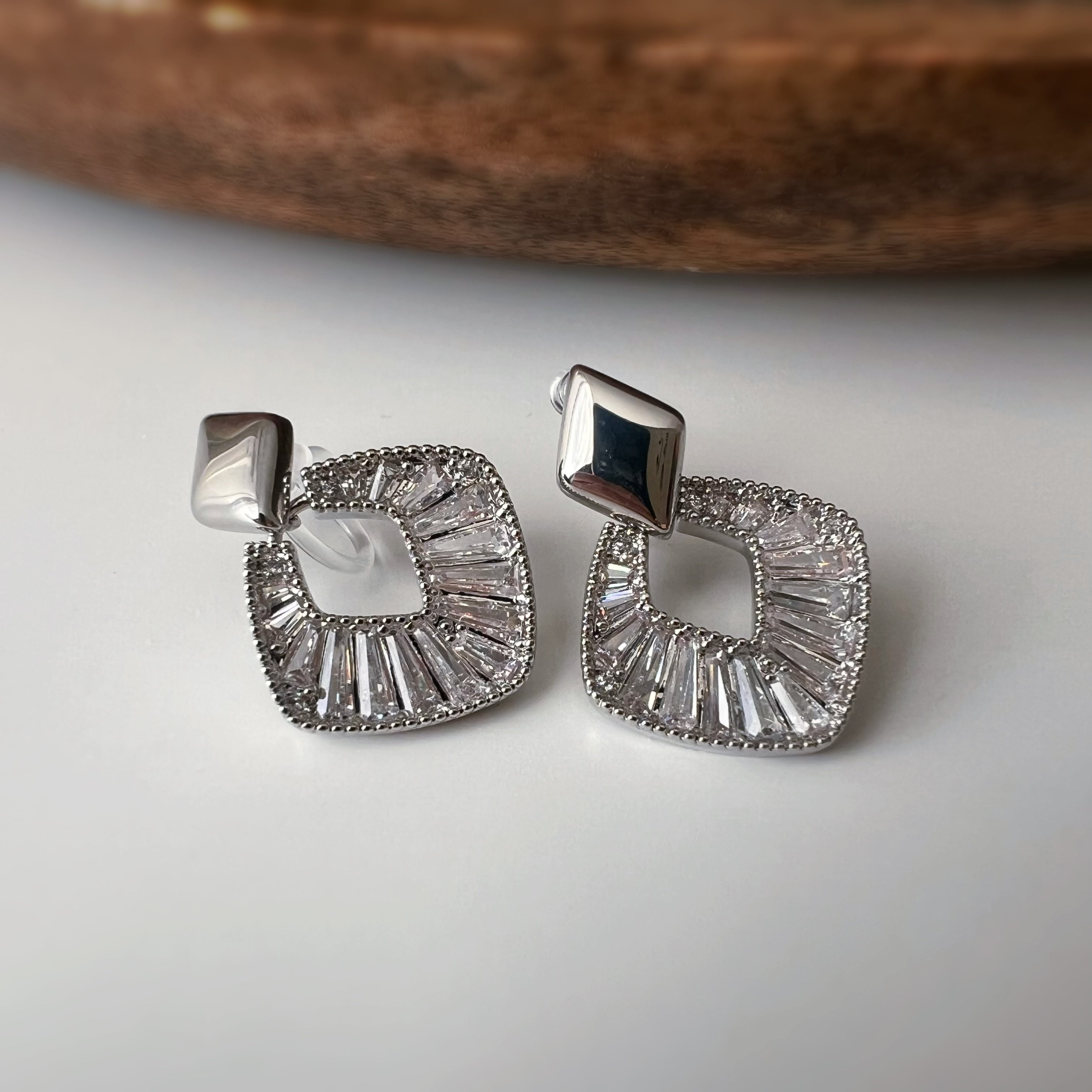 Clips d’oreilles géométriques scintillants