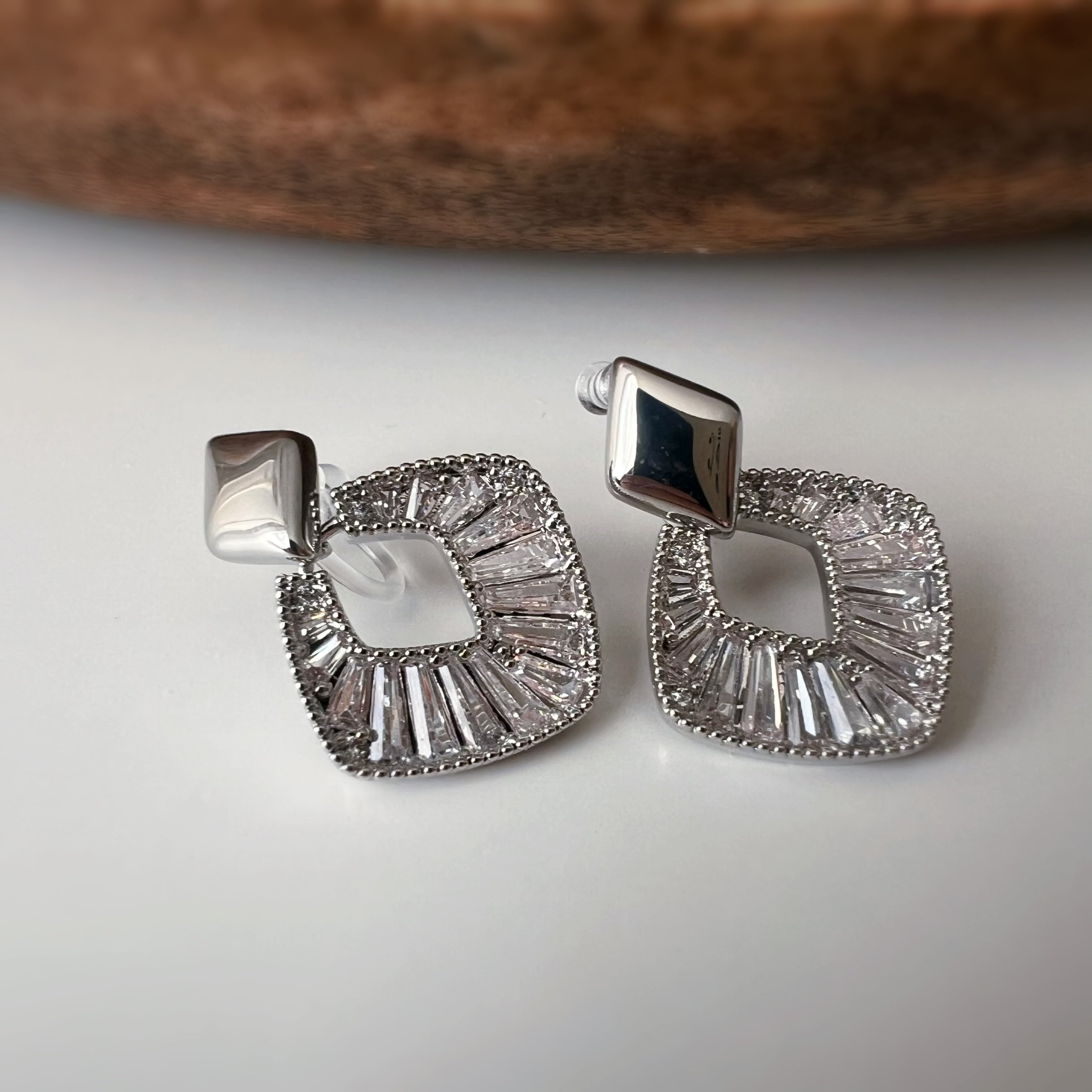 Clips d’oreilles géométriques scintillants