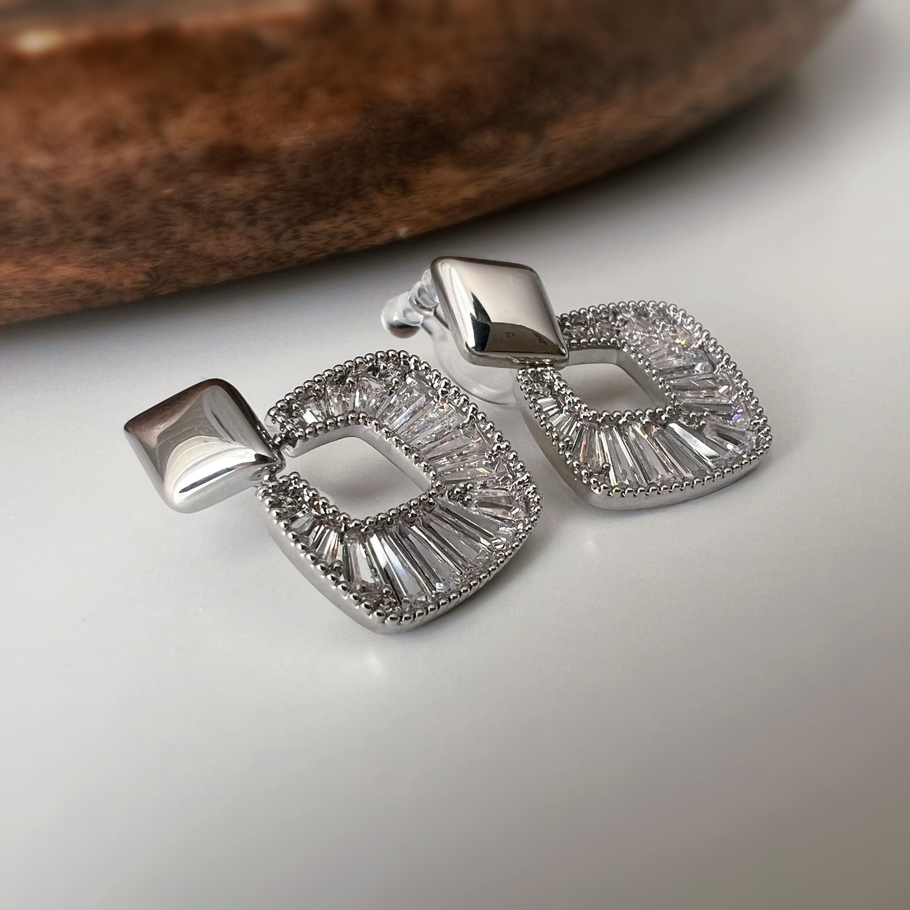 Clips d’oreilles géométriques scintillants