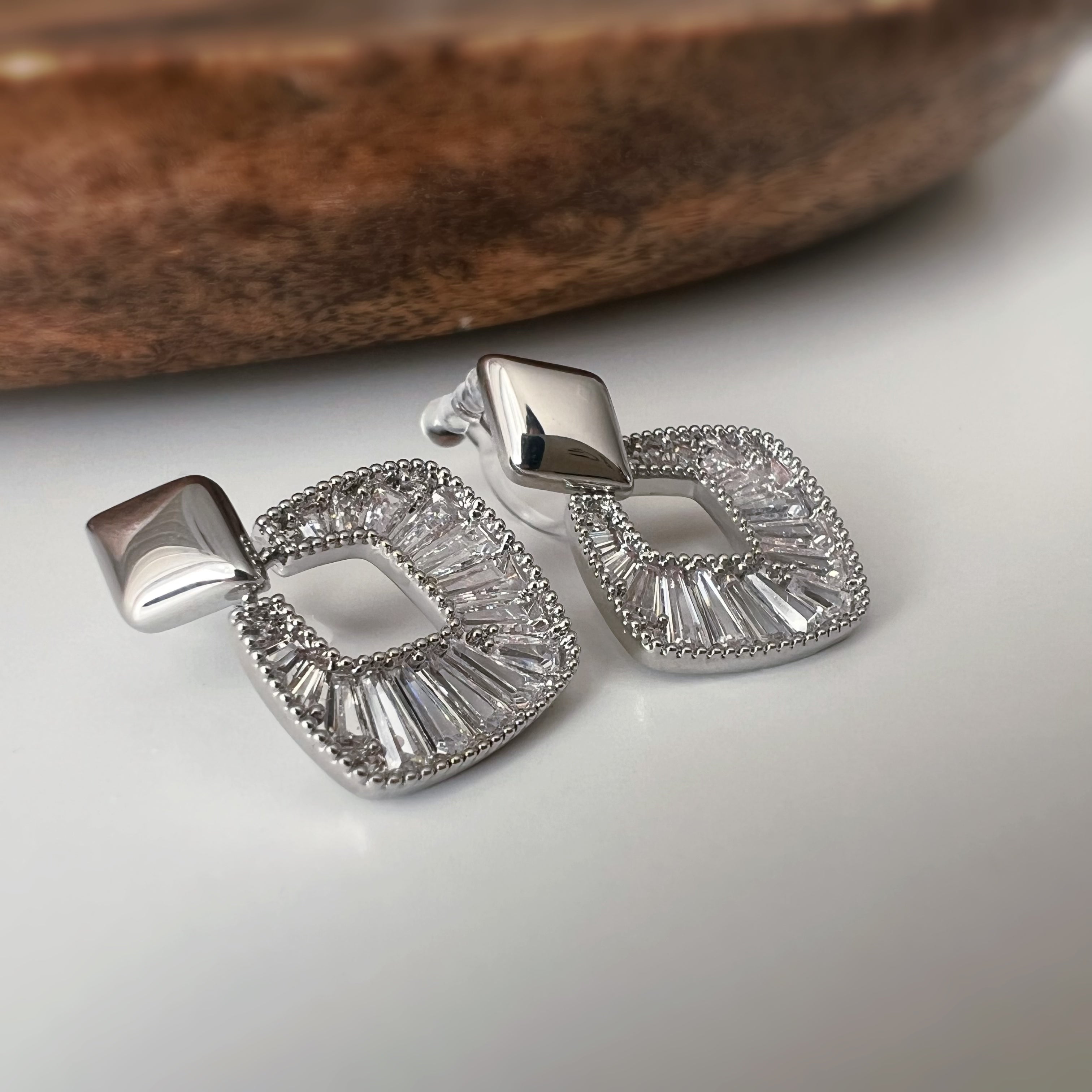 Clips d’oreilles géométriques scintillants