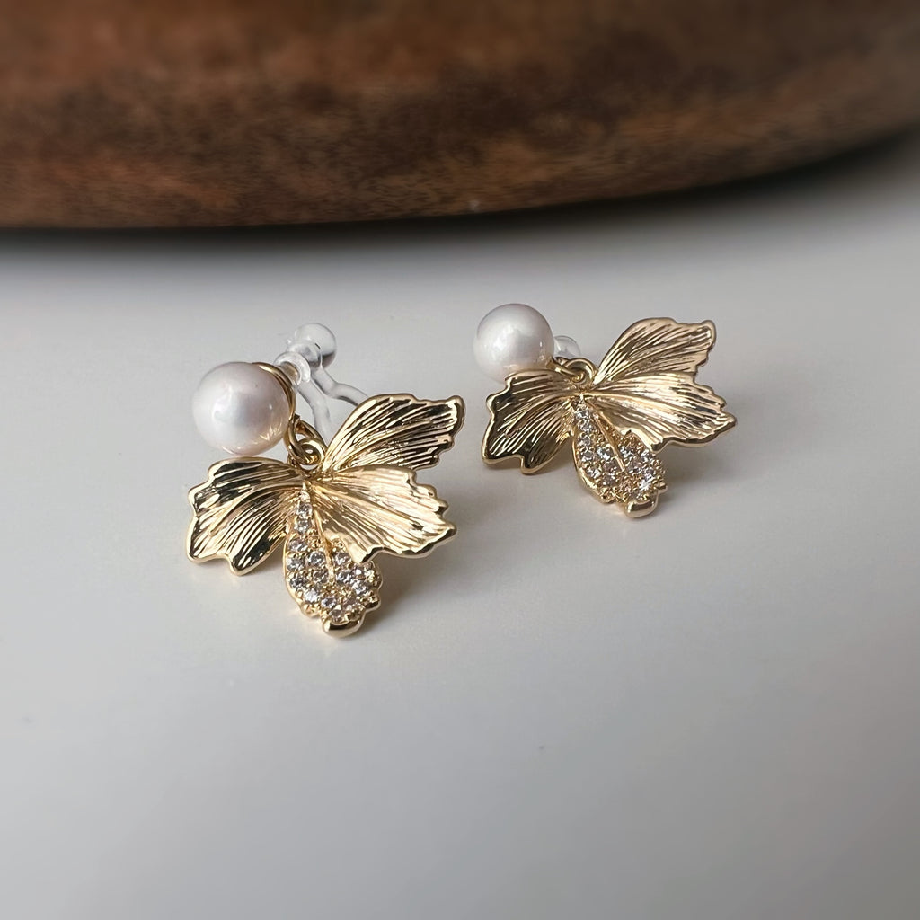 Clips d'oreilles feuille doré & perle blanche