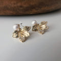 Clips d'oreilles feuille doré & perle blanche