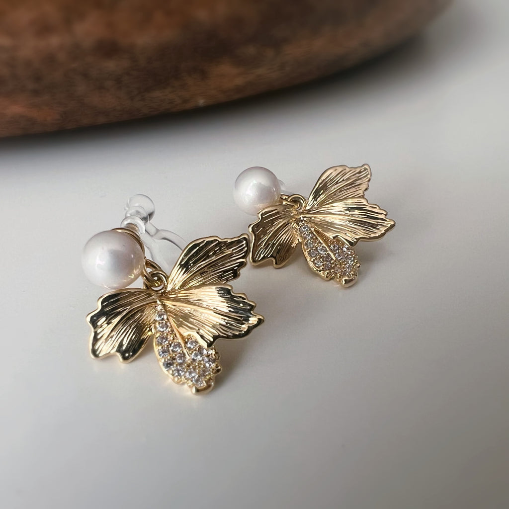 Clips d'oreilles feuille doré & perle blanche