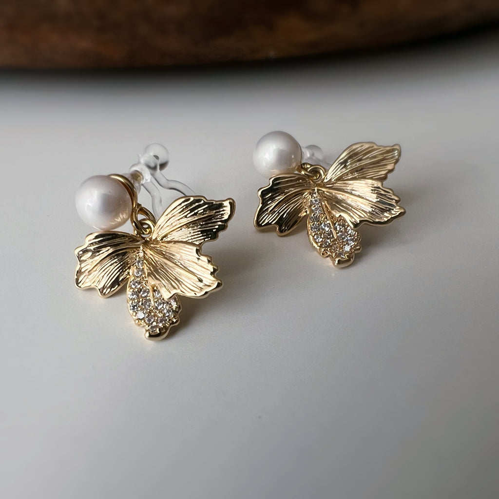 Clips d'oreilles feuille doré & perle blanche