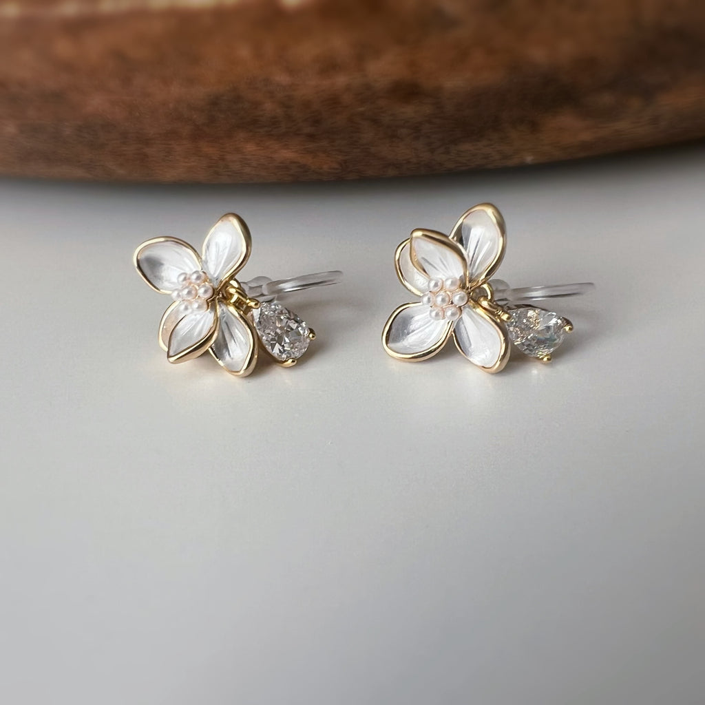 CLIPS d’oreilles Fleur Blanche & Goutte Zircon