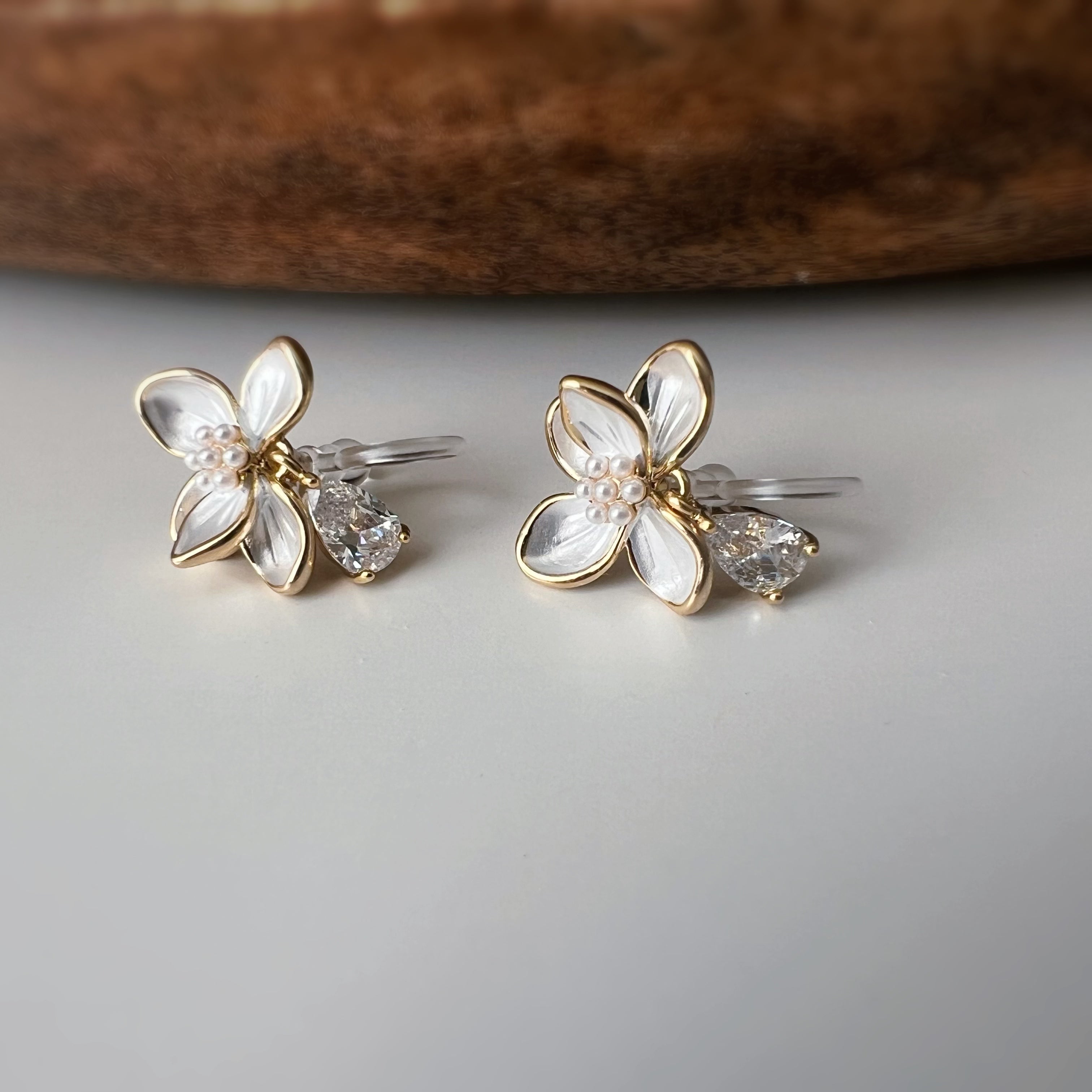 CLIPS d’oreilles Fleur Blanche & Goutte Zircon