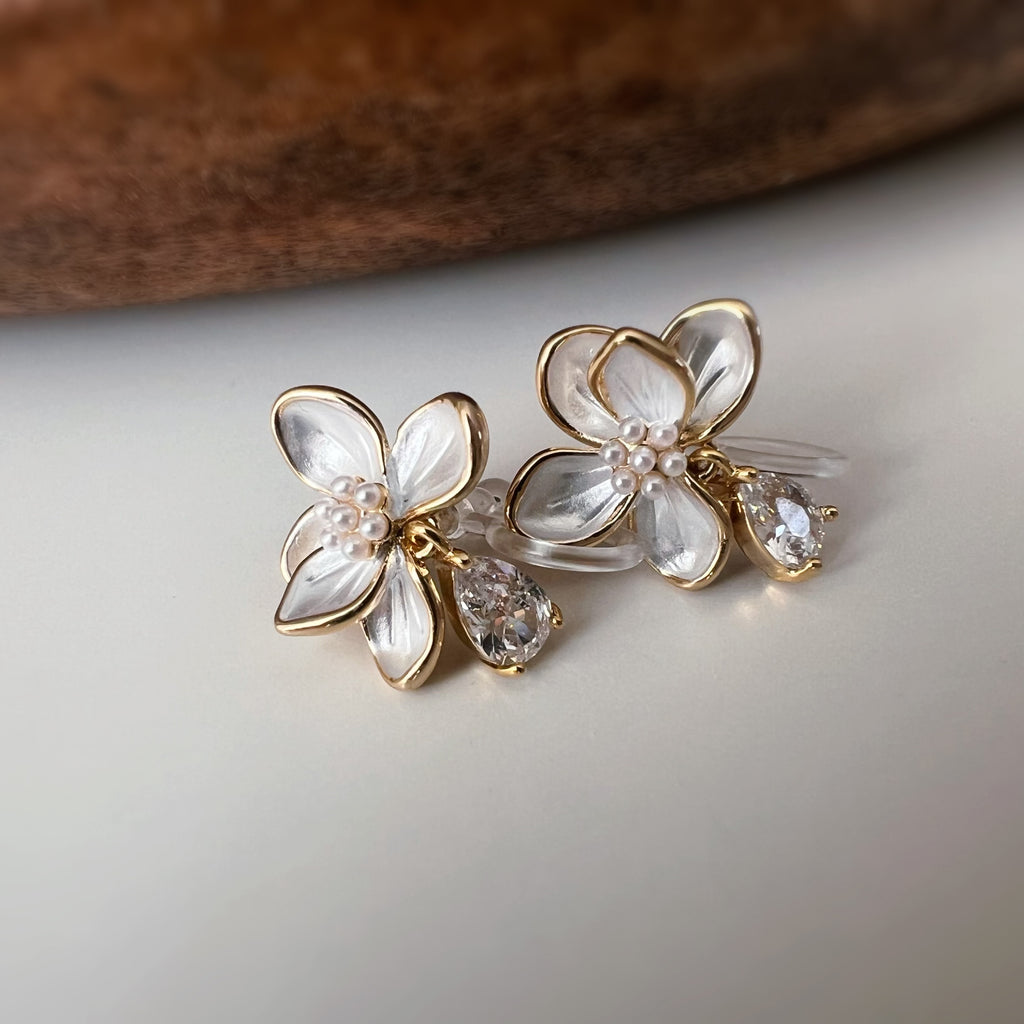 CLIPS d’oreilles Fleur Blanche & Goutte Zircon