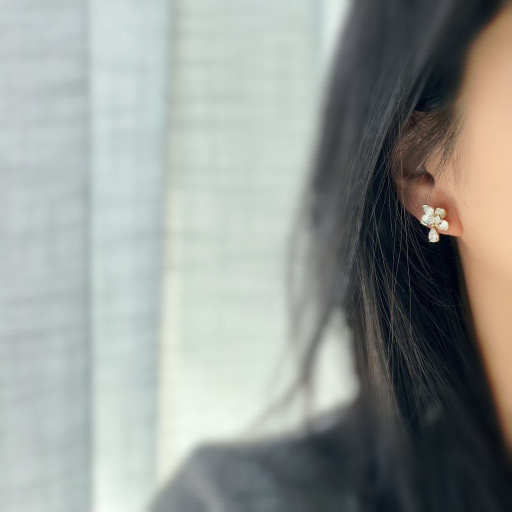 CLIPS d’oreilles Fleur Blanche & Goutte Zircon