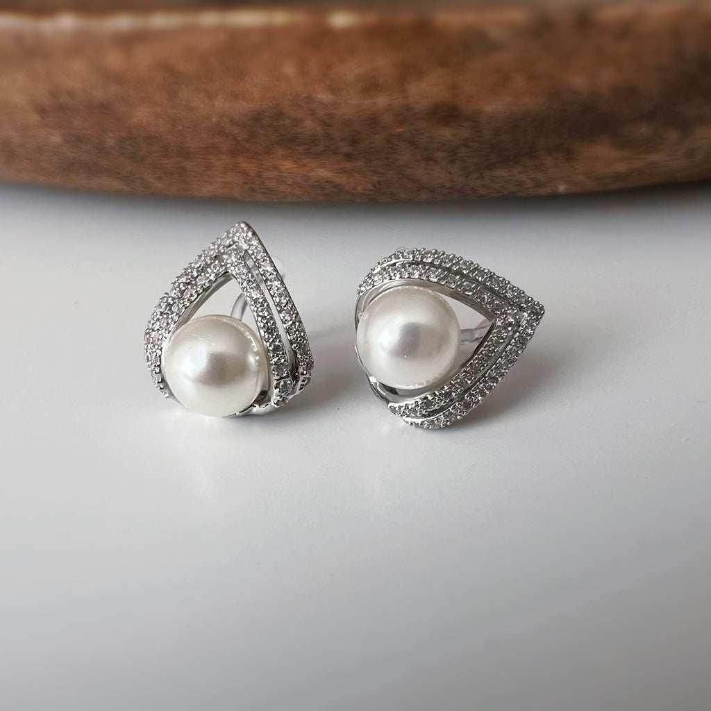 Clips d’oreilles goutte géométrique & perle