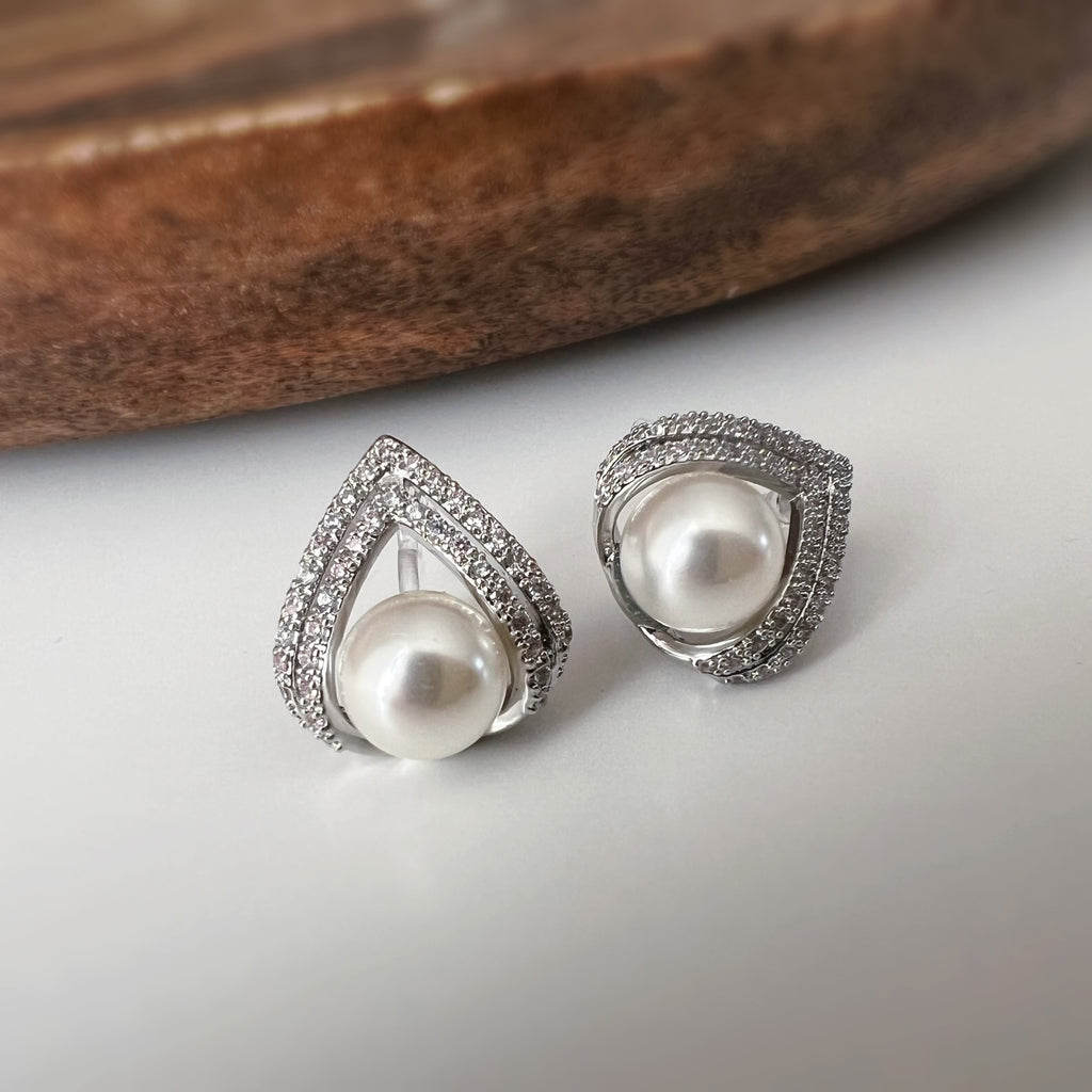 Clips d’oreilles goutte géométrique & perle