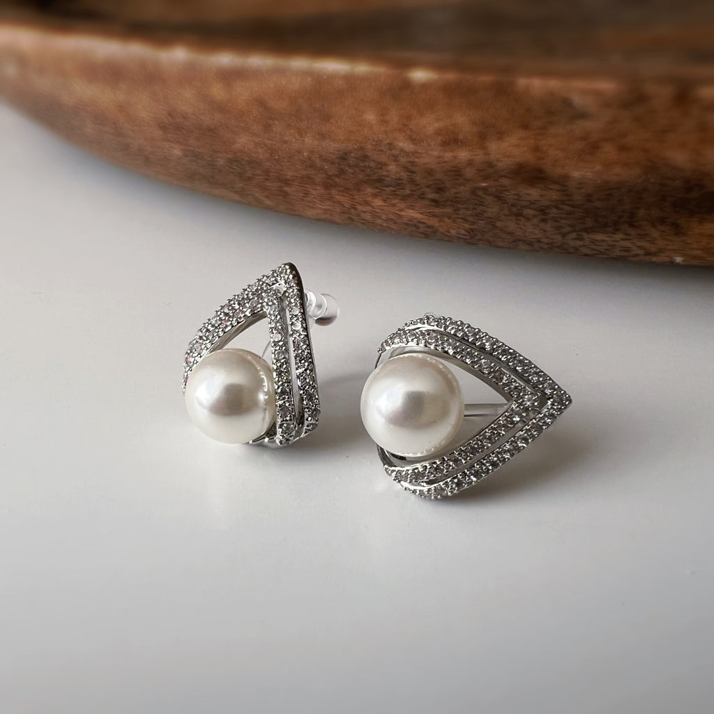 Clips d’oreilles goutte géométrique & perle