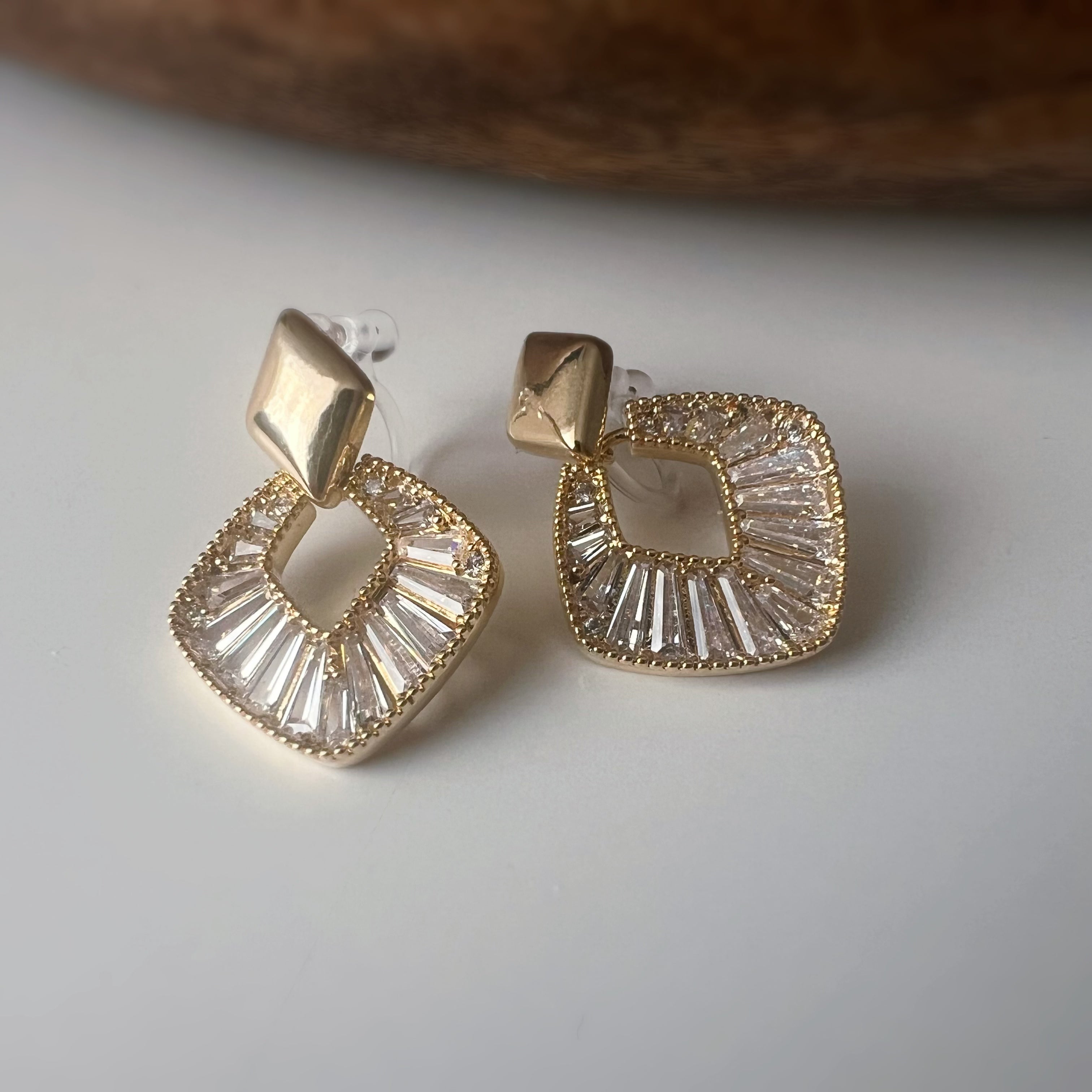 Sparkling geometric ear clips