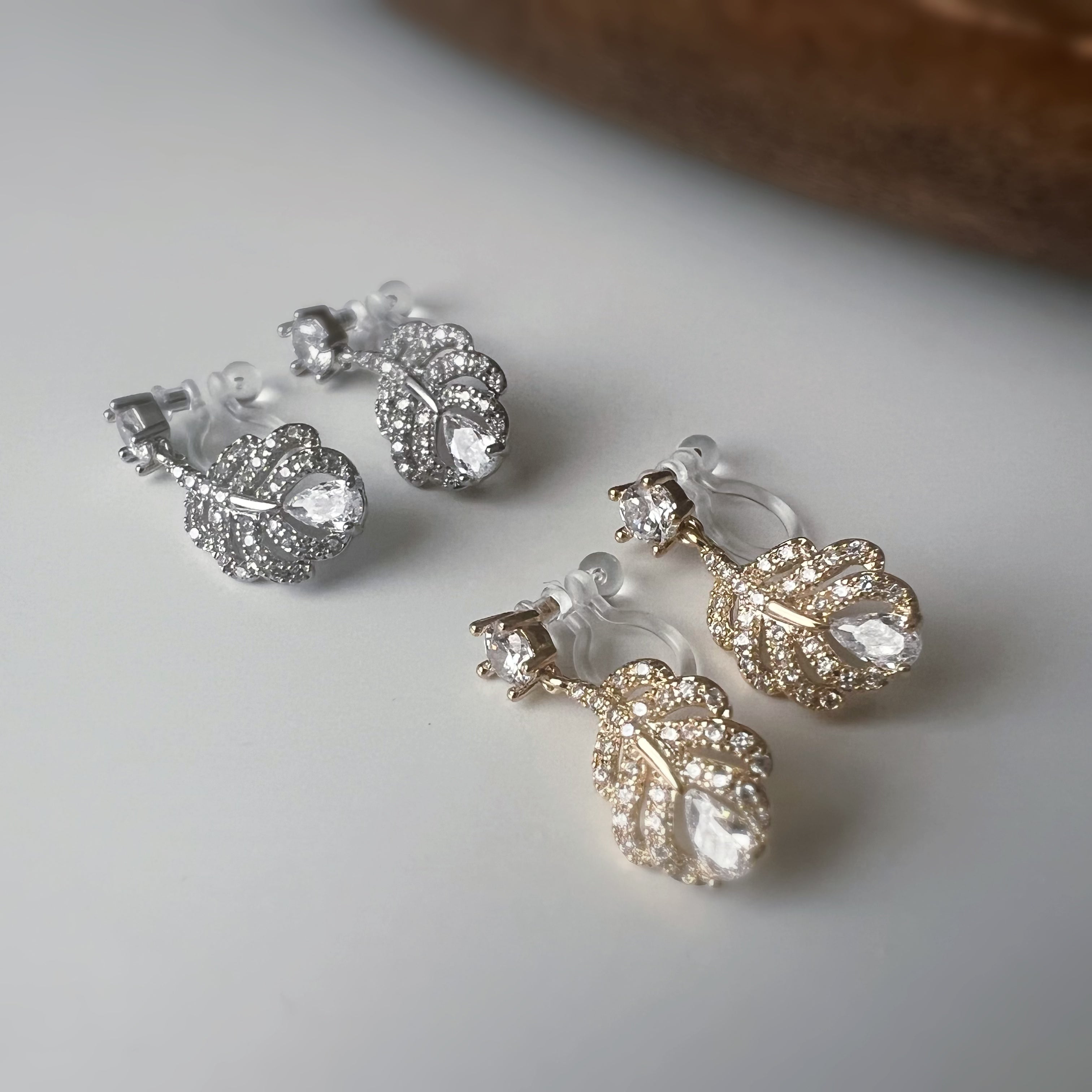 Glittering feather ear clips – Silver / Gold – Phoenix feather inspiration