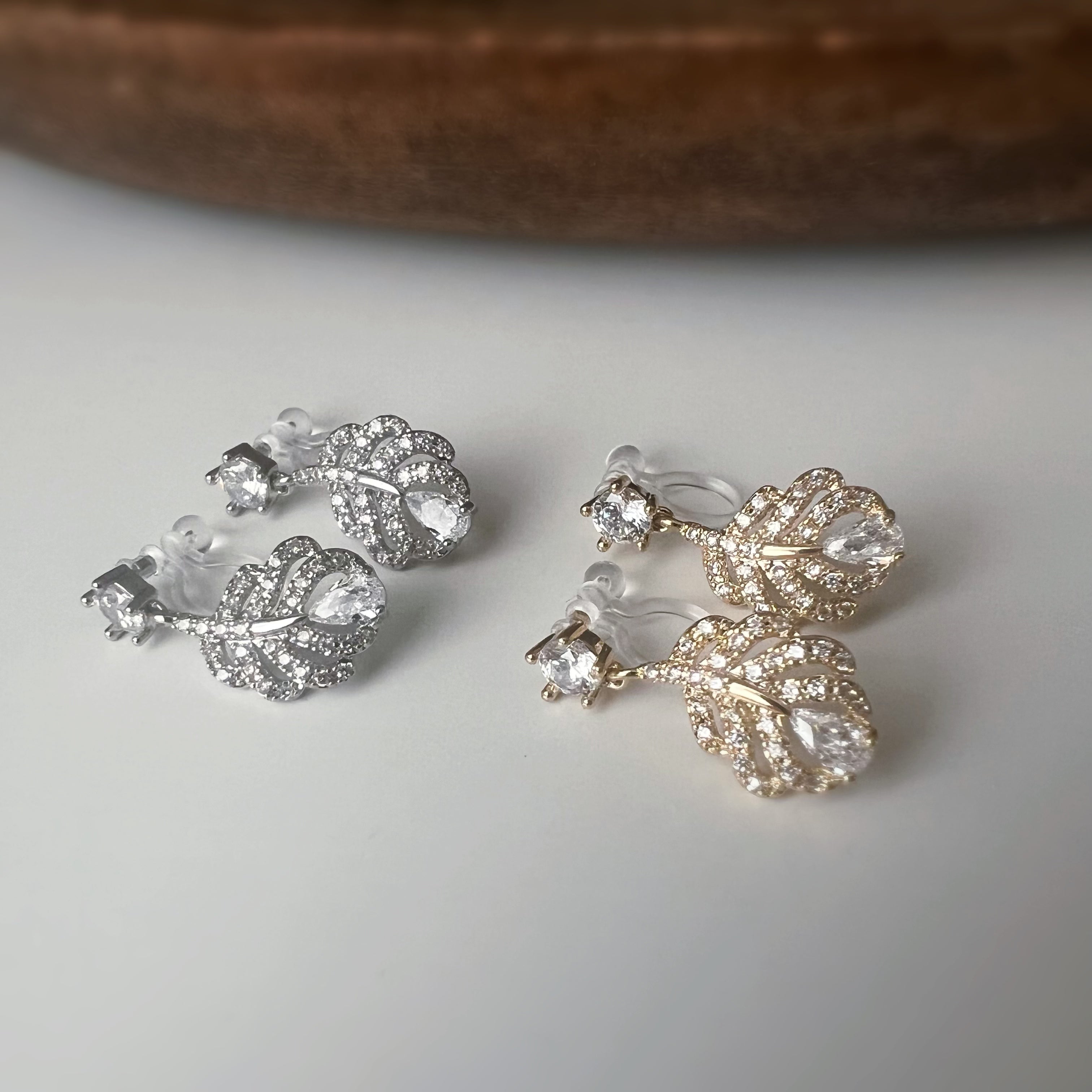 Glittering feather ear clips – Silver / Gold – Phoenix feather inspiration