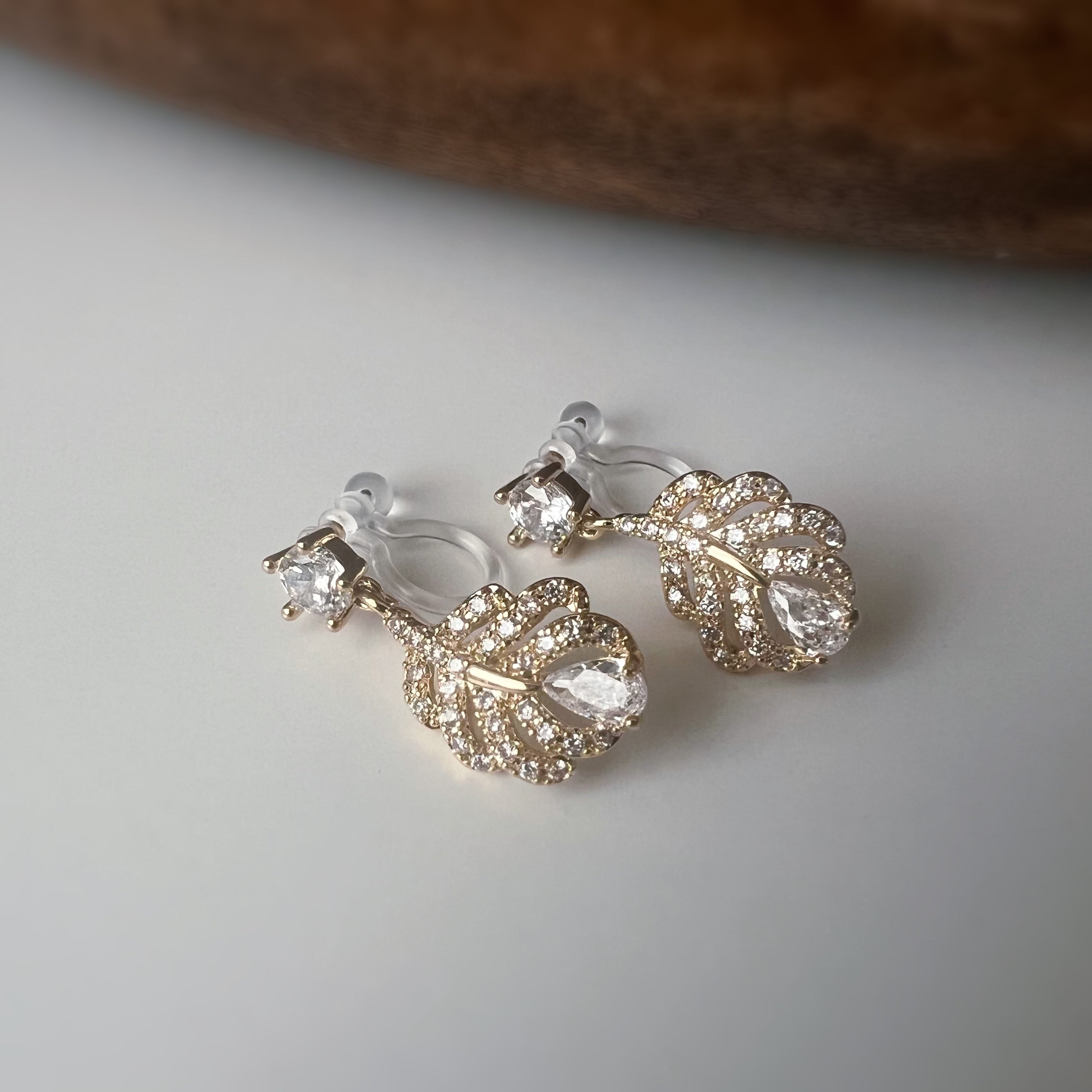 Glittering feather ear clips – Silver / Gold – Phoenix feather inspiration