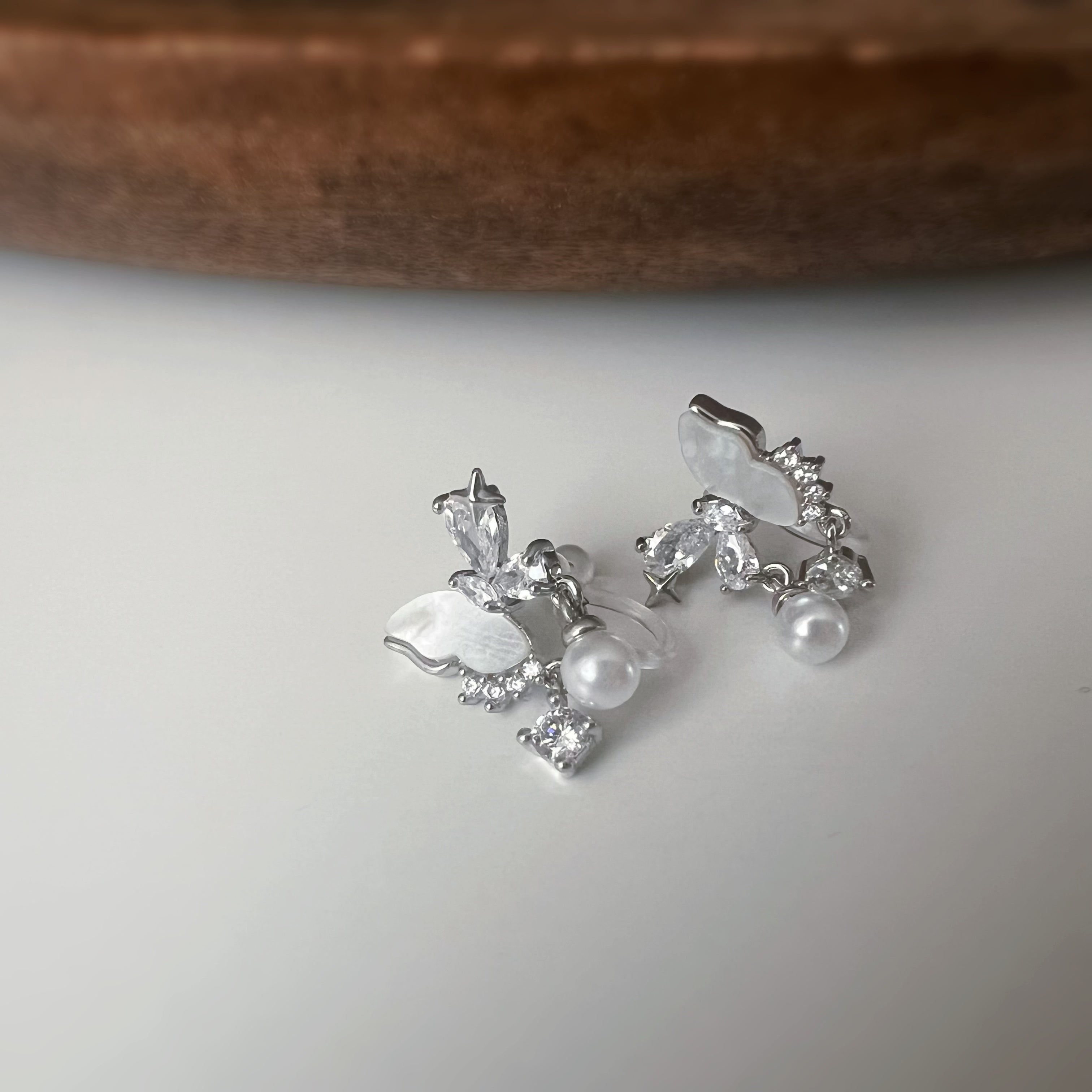 Clips d’oreilles papillon & étoiles nacrées