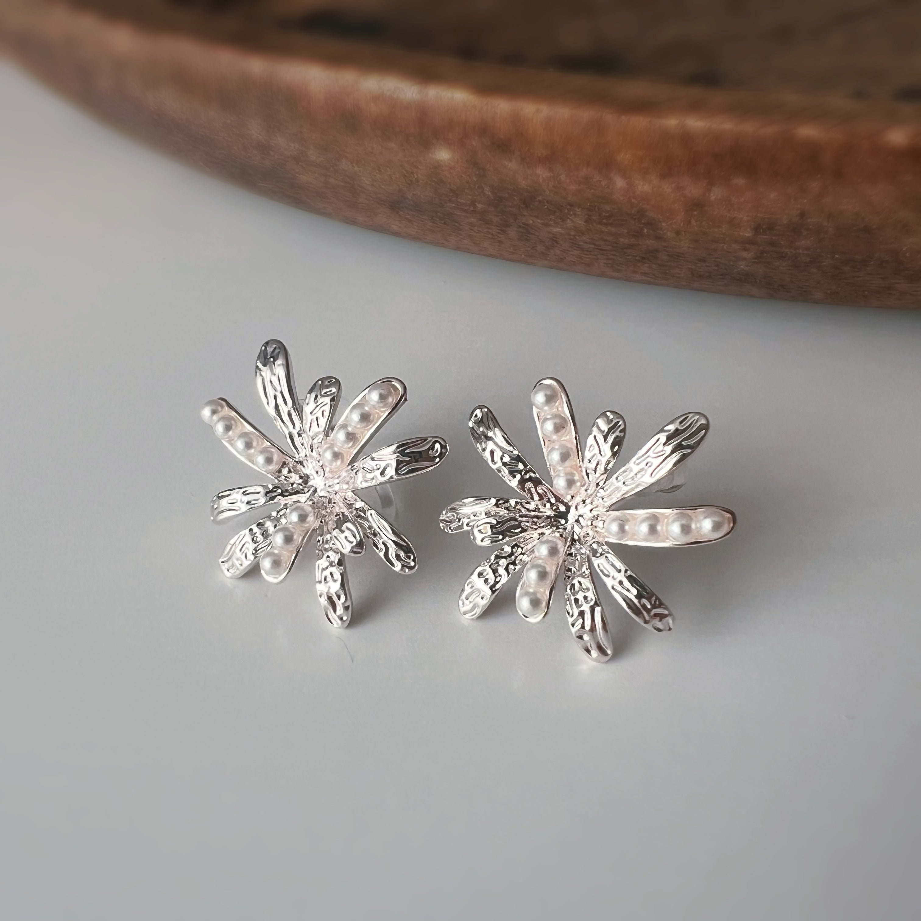 Sparkly Flower Clip-On Earrings – Silver / Gold – Luminous Elegance