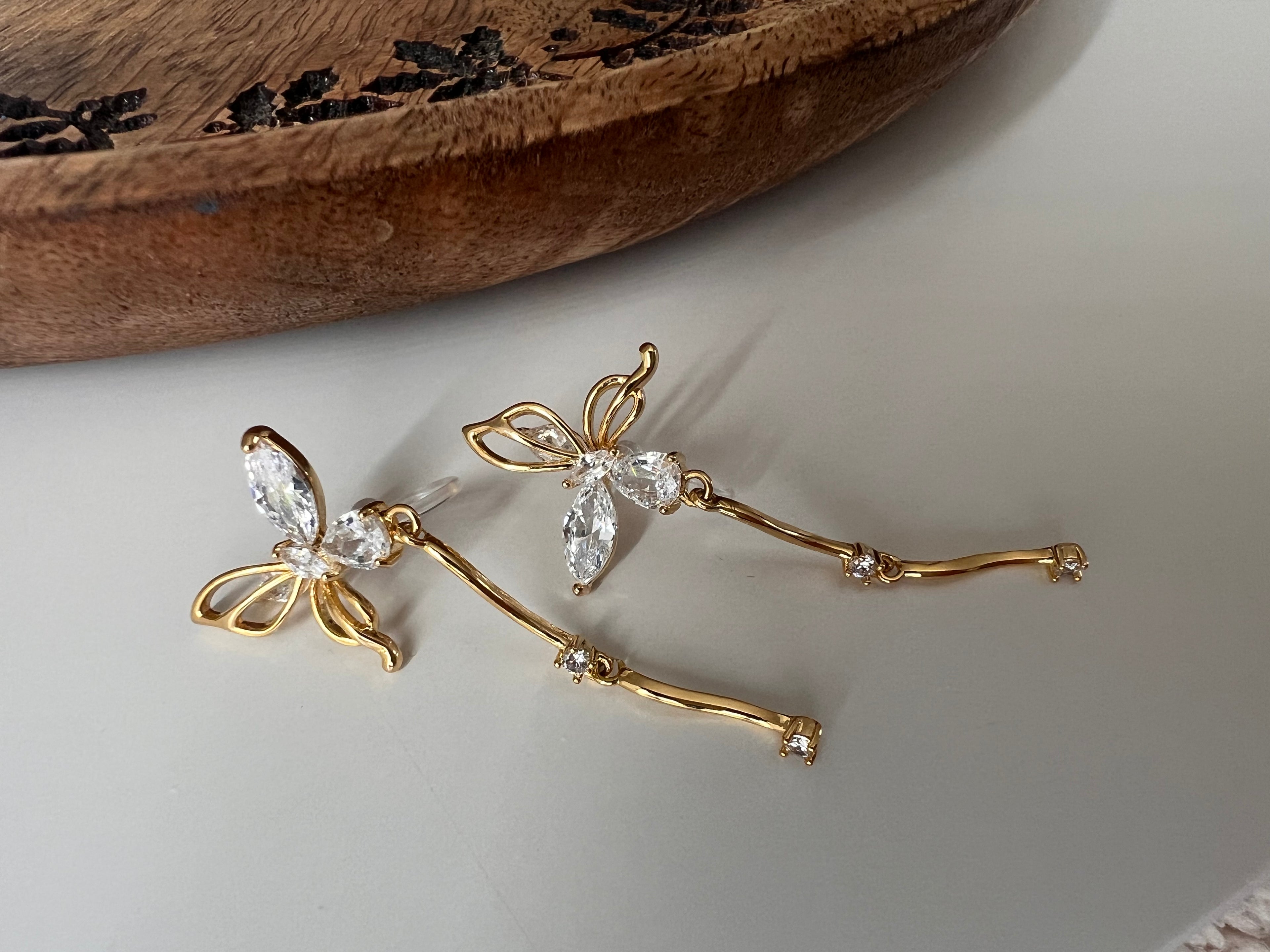 Dangling Butterfly Chain Clip Earrings