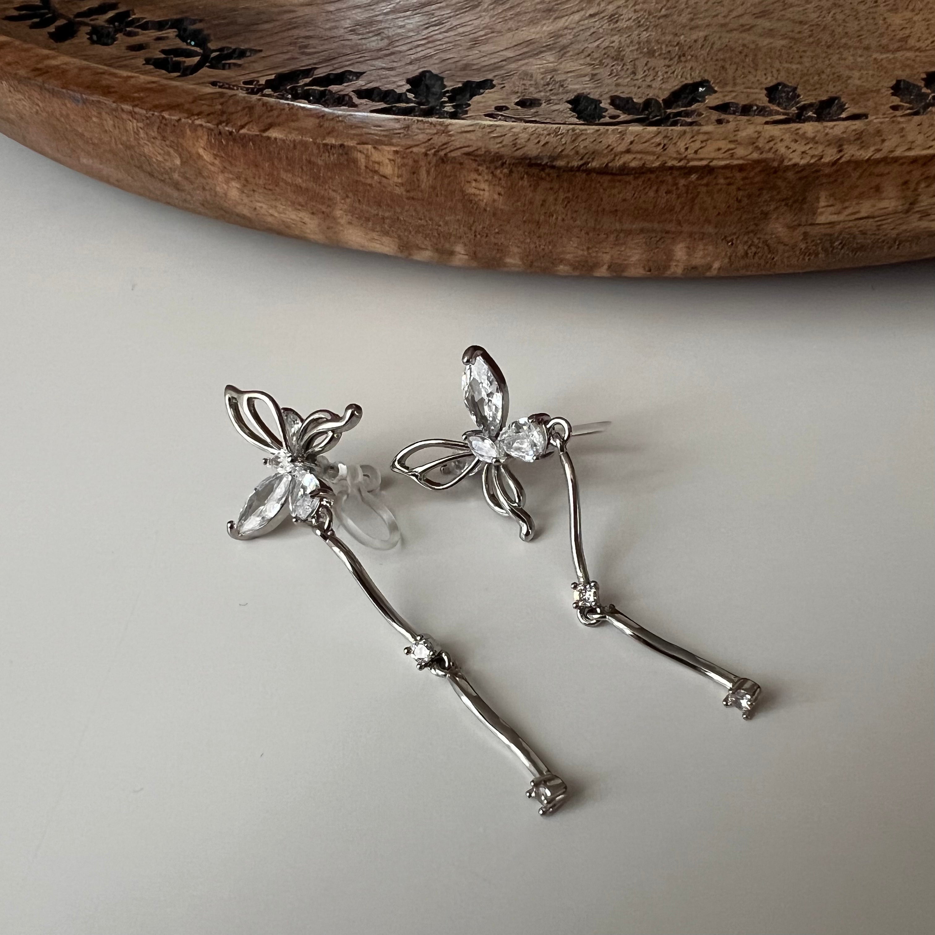 Dangling Butterfly Chain Clip Earrings