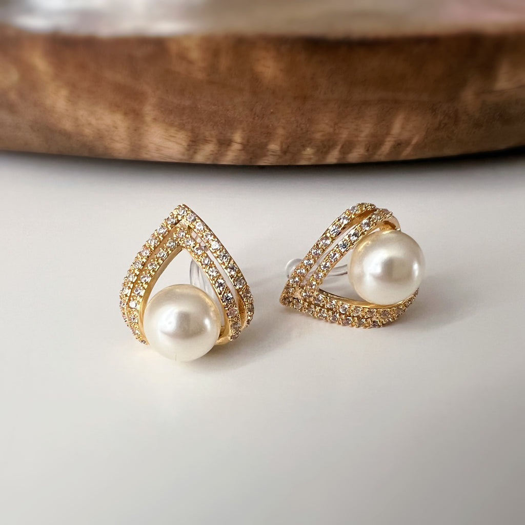 Clips d’oreilles goutte géométrique & perle