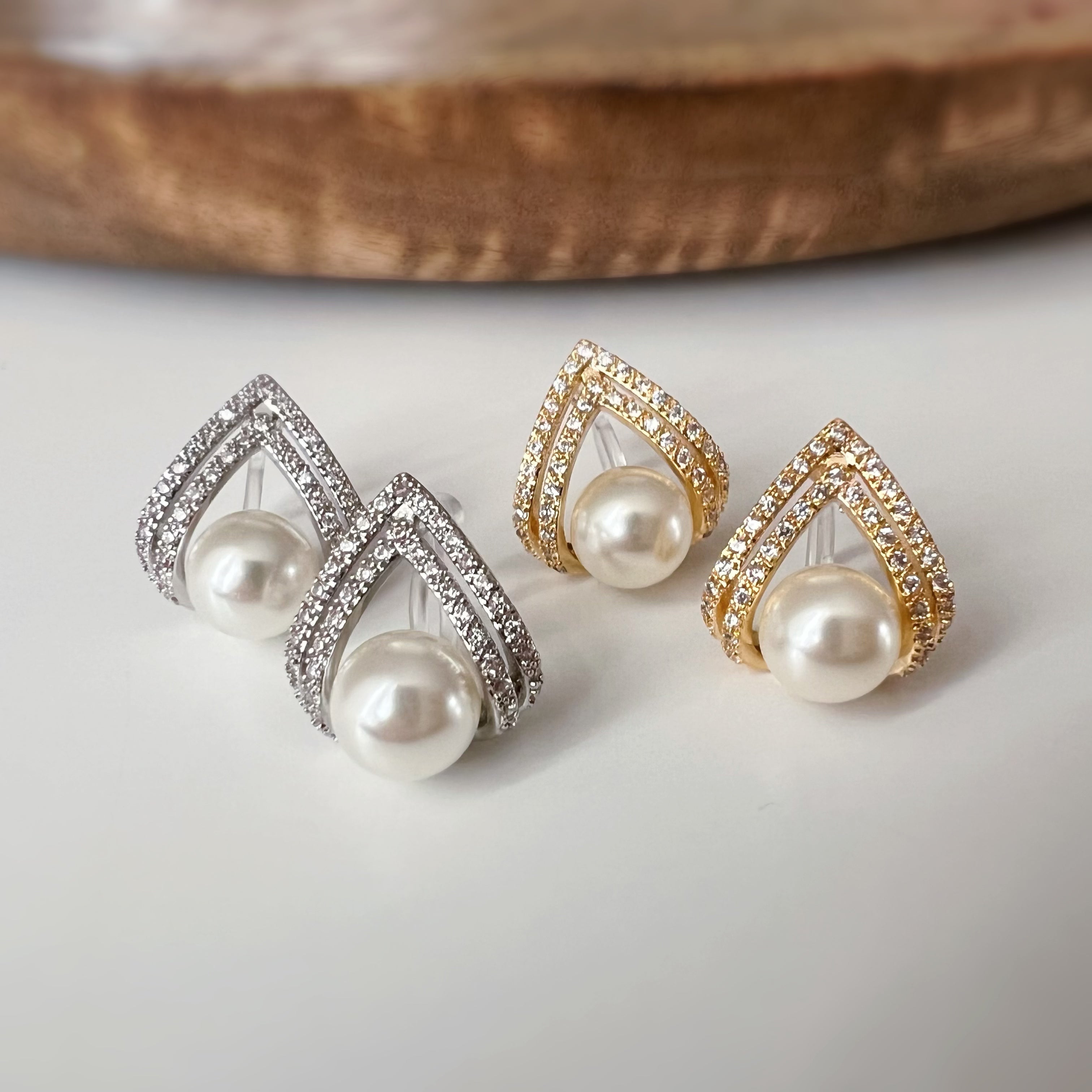 Clips d’oreilles goutte géométrique & perle
