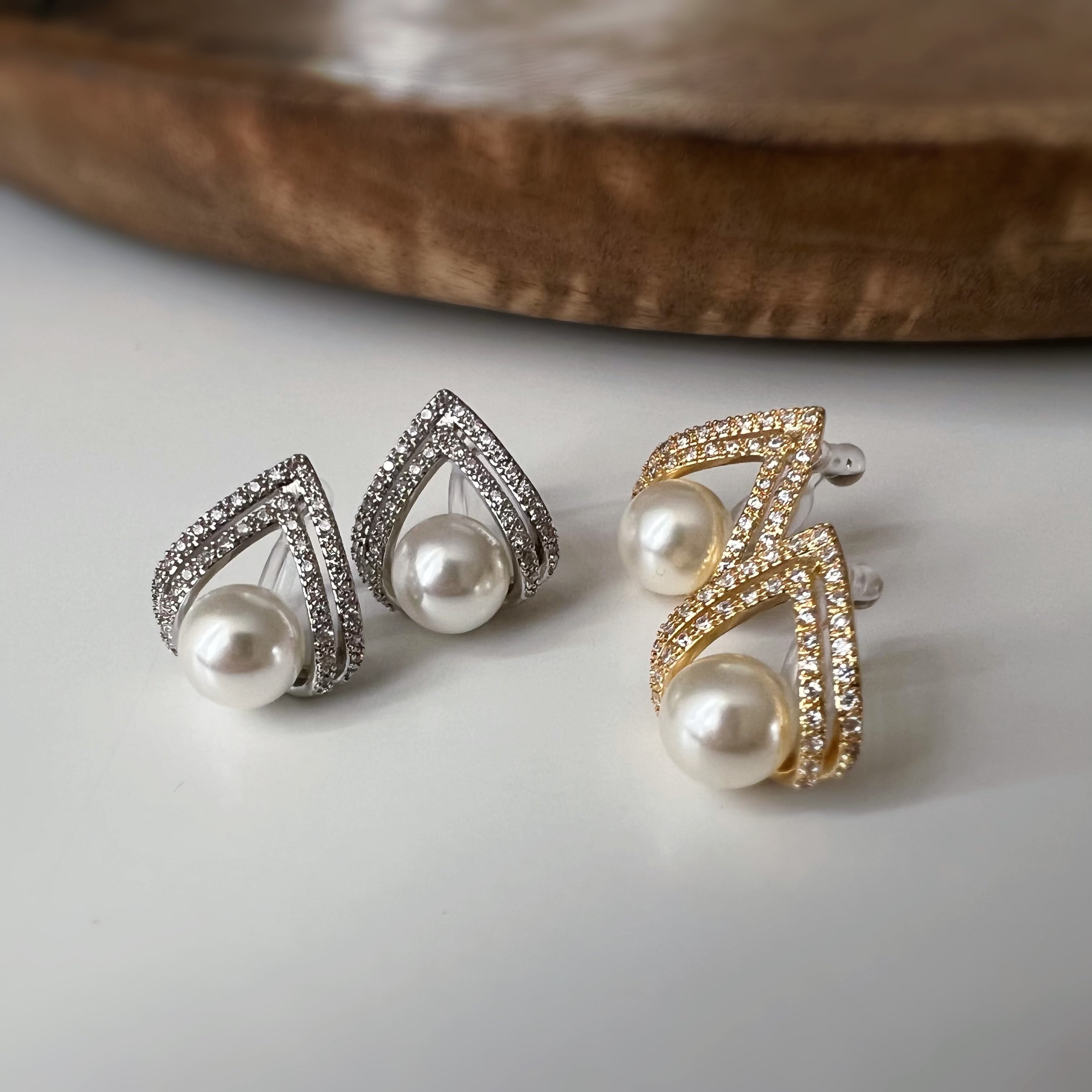 Clips d’oreilles goutte géométrique & perle
